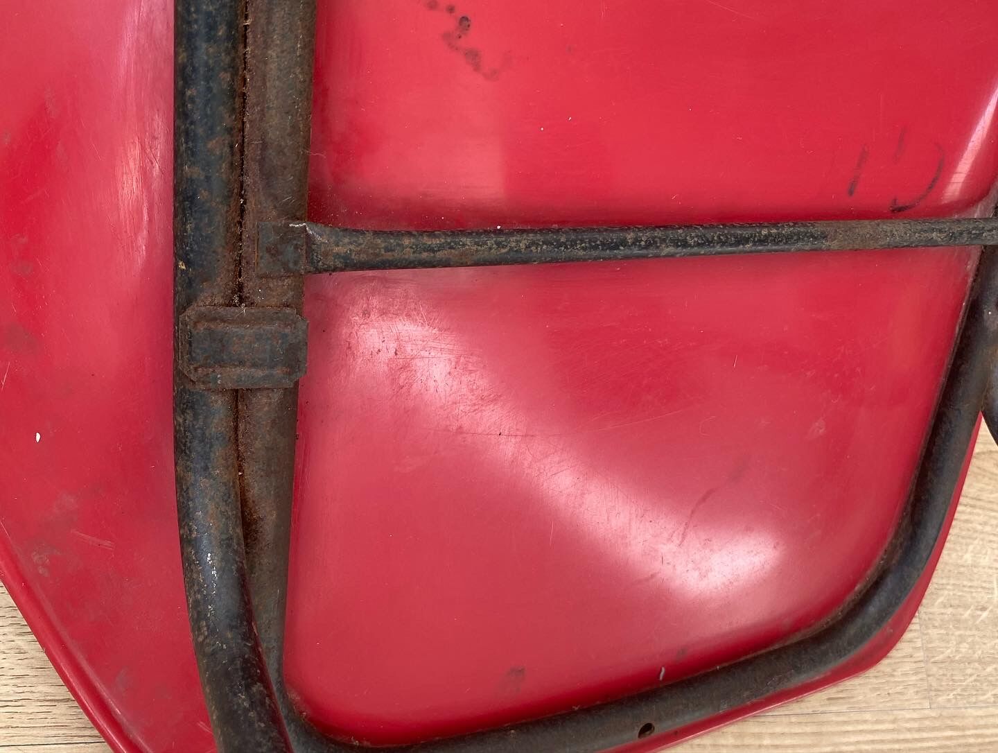 Shell chair Pierre Guariche