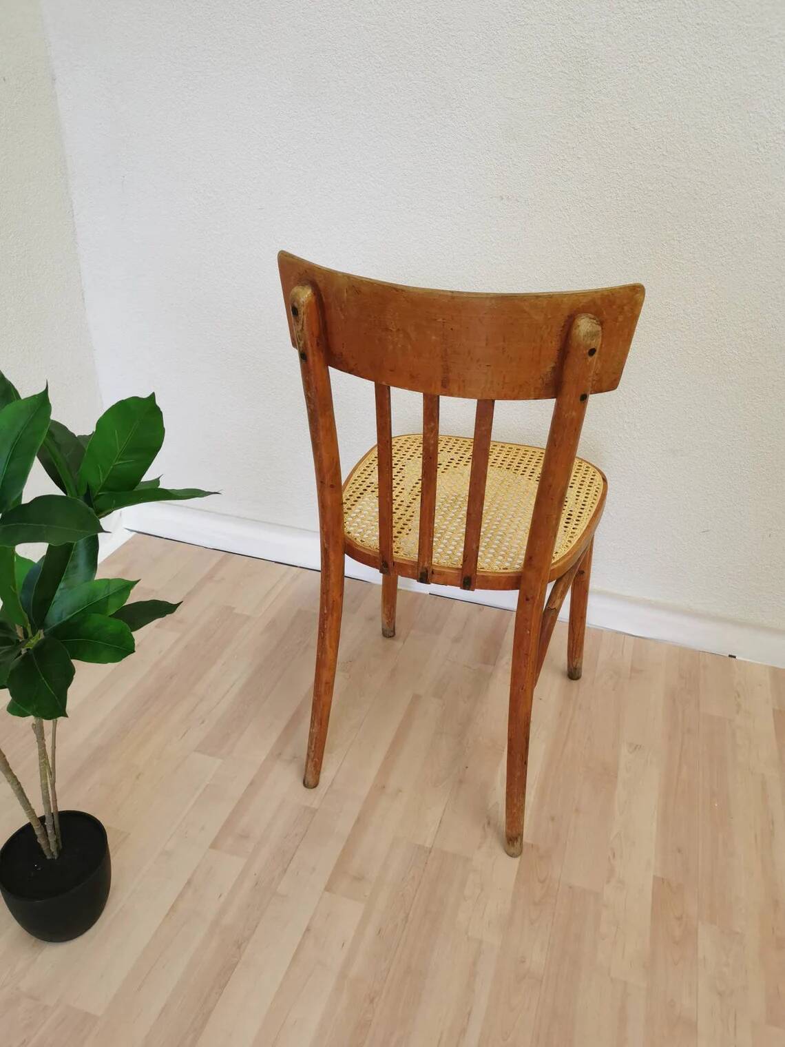 Chaise de salle à manger vintage en rotin : Yougoslavie des années 1970, intérieur bohème