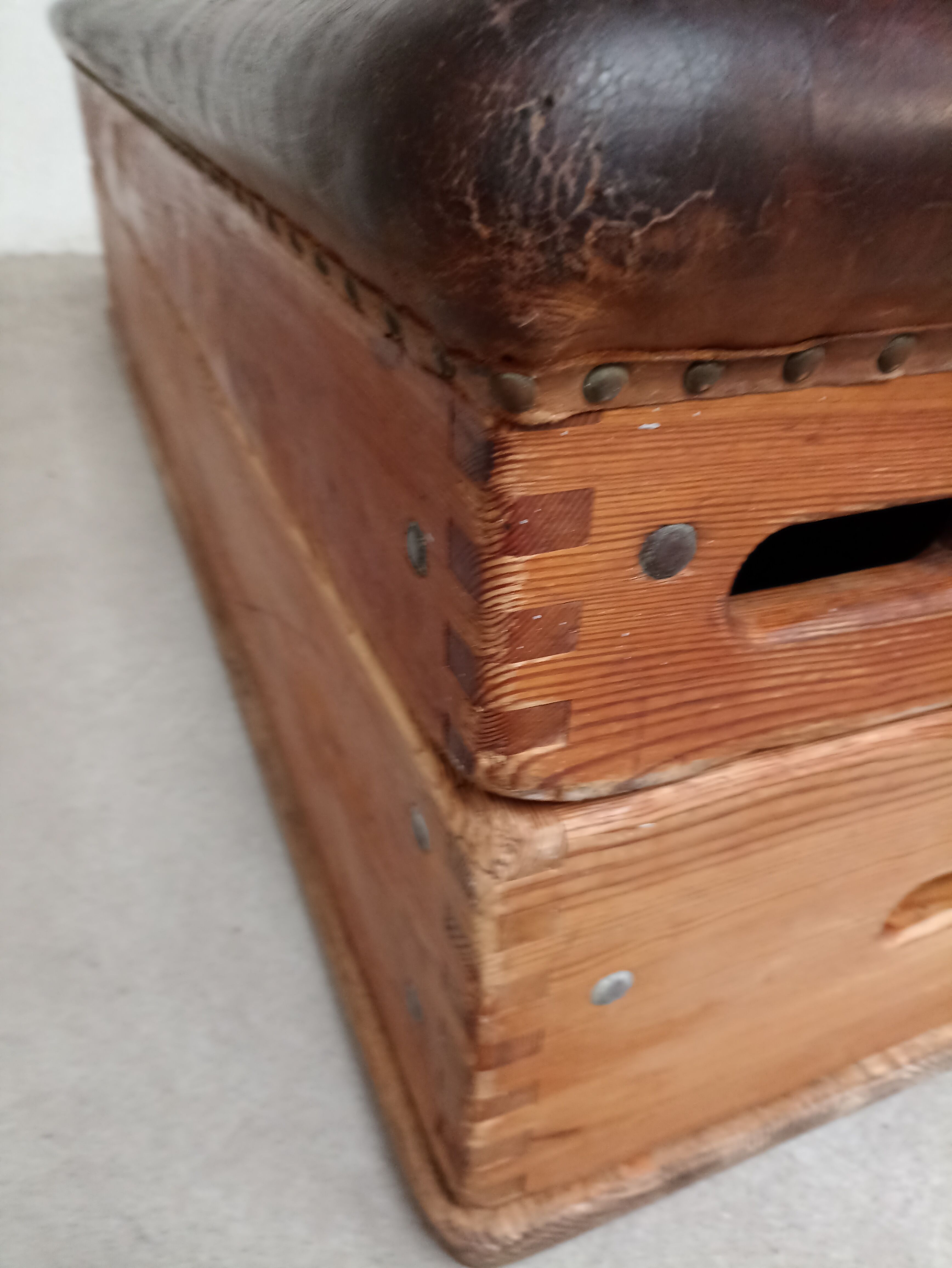 Bench, former gymnastics plinth