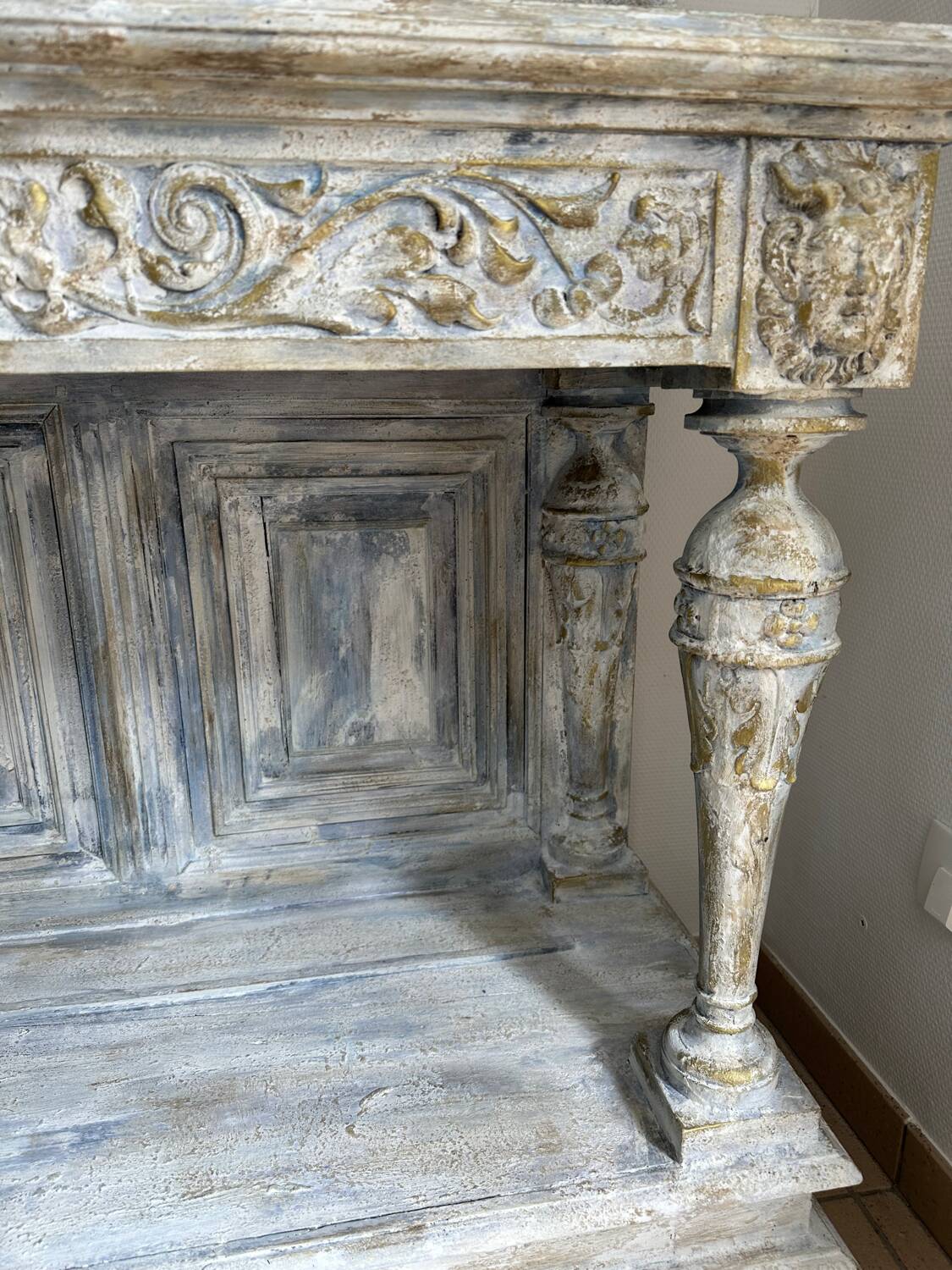 Walnut dresser, 19th century.