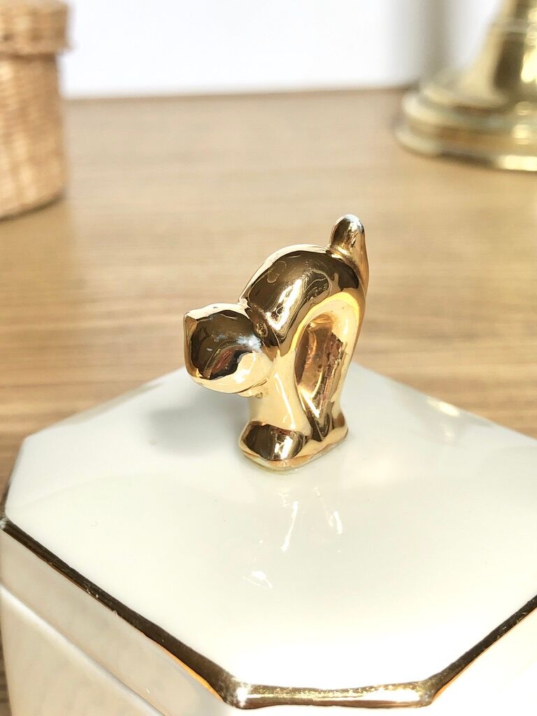 Porcelain jewelry box "golden cat"