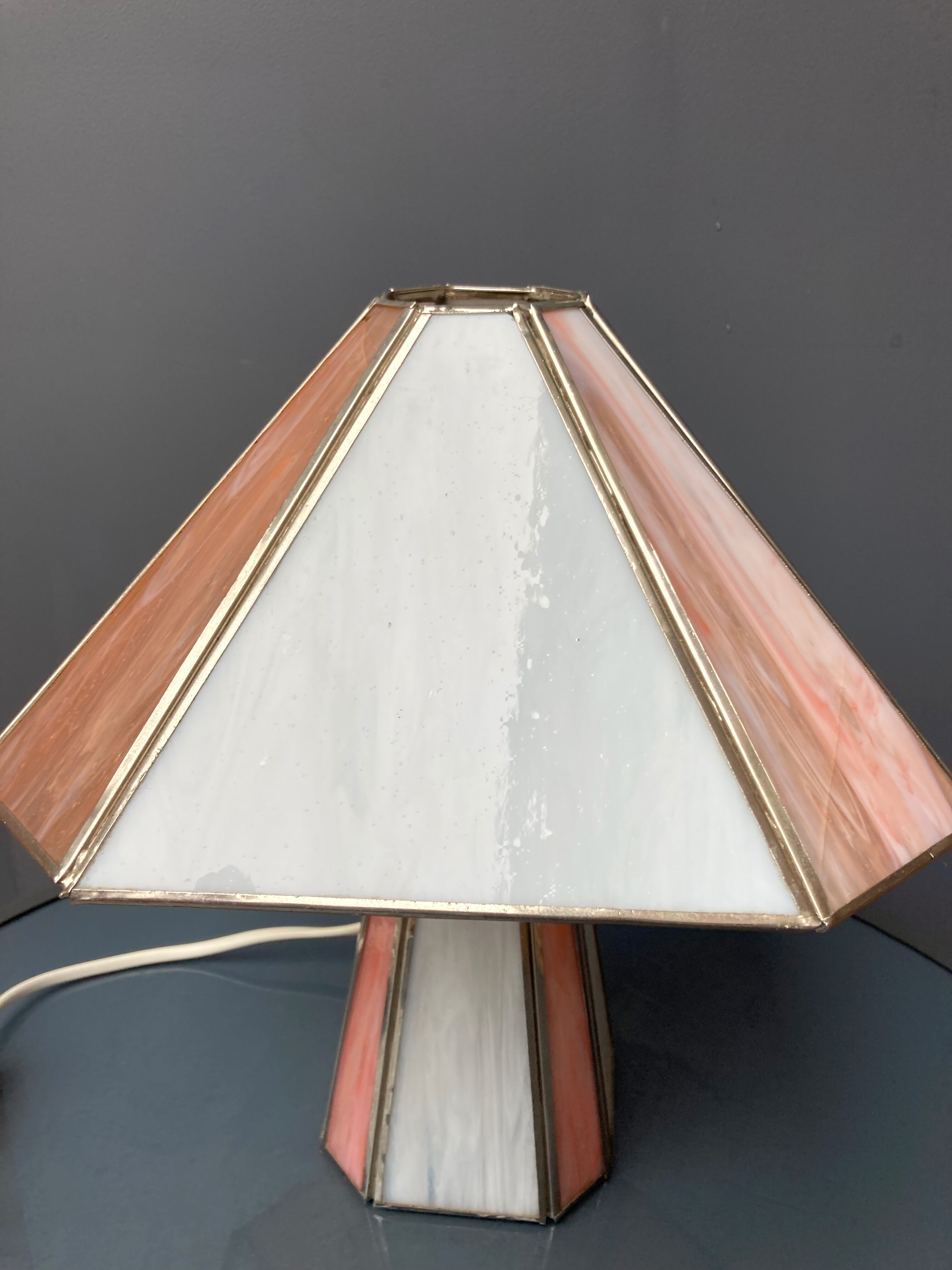 Table lamp in opalescent and partitioned glass paste