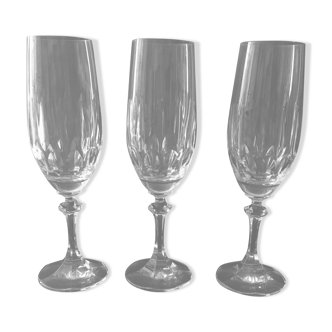 3 crystal flutes