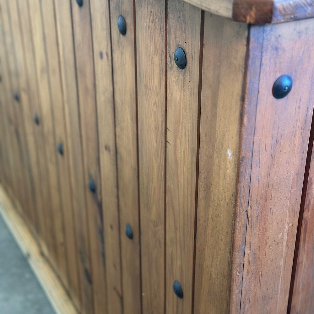 Rustic solid wood bar counter with 4 matching stools – wine rack & storage
