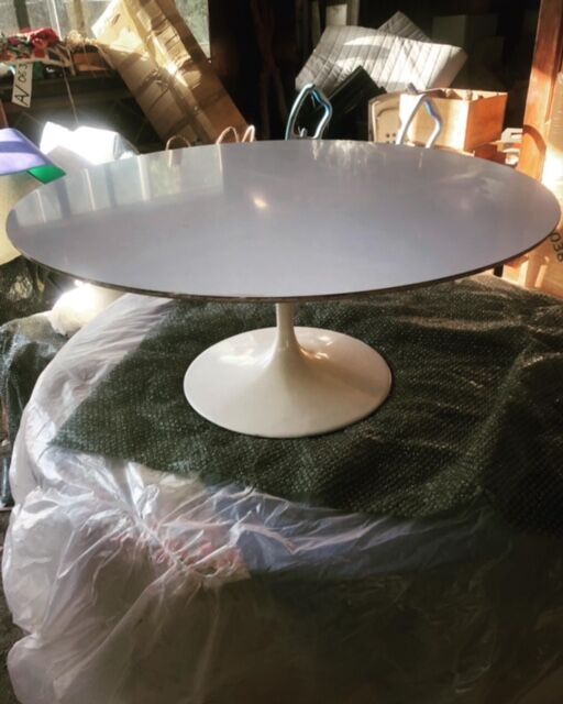 Coffee table by Eero saarinen for Knoll international