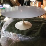 Coffee table by Eero saarinen for Knoll international