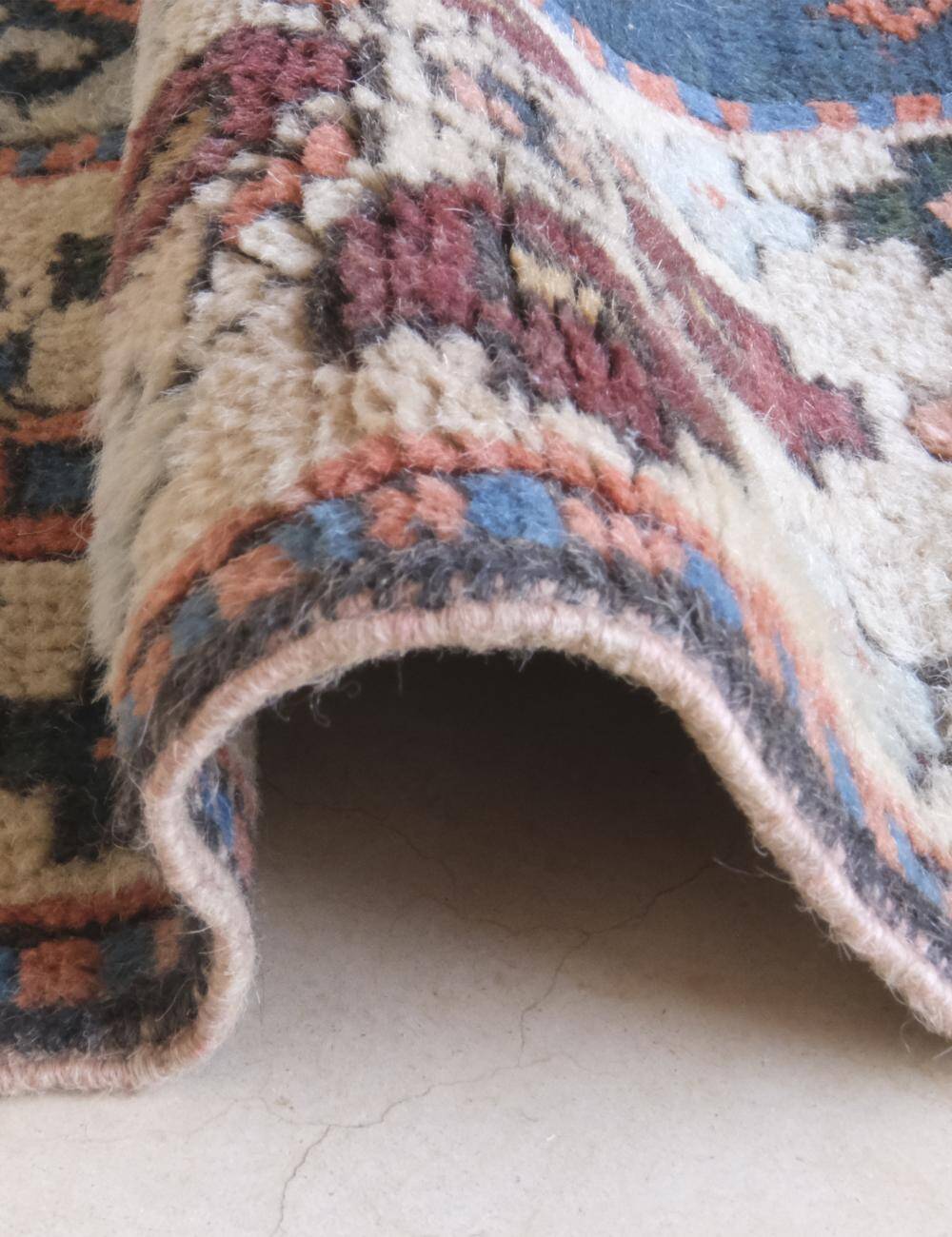 Vintage Persian rug - 209 x 151 cm