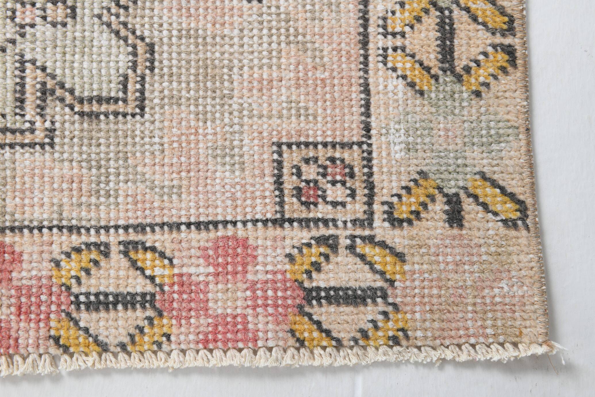 Soft Red & Beige Classic Vintage Area Rug, 127x215 Cm