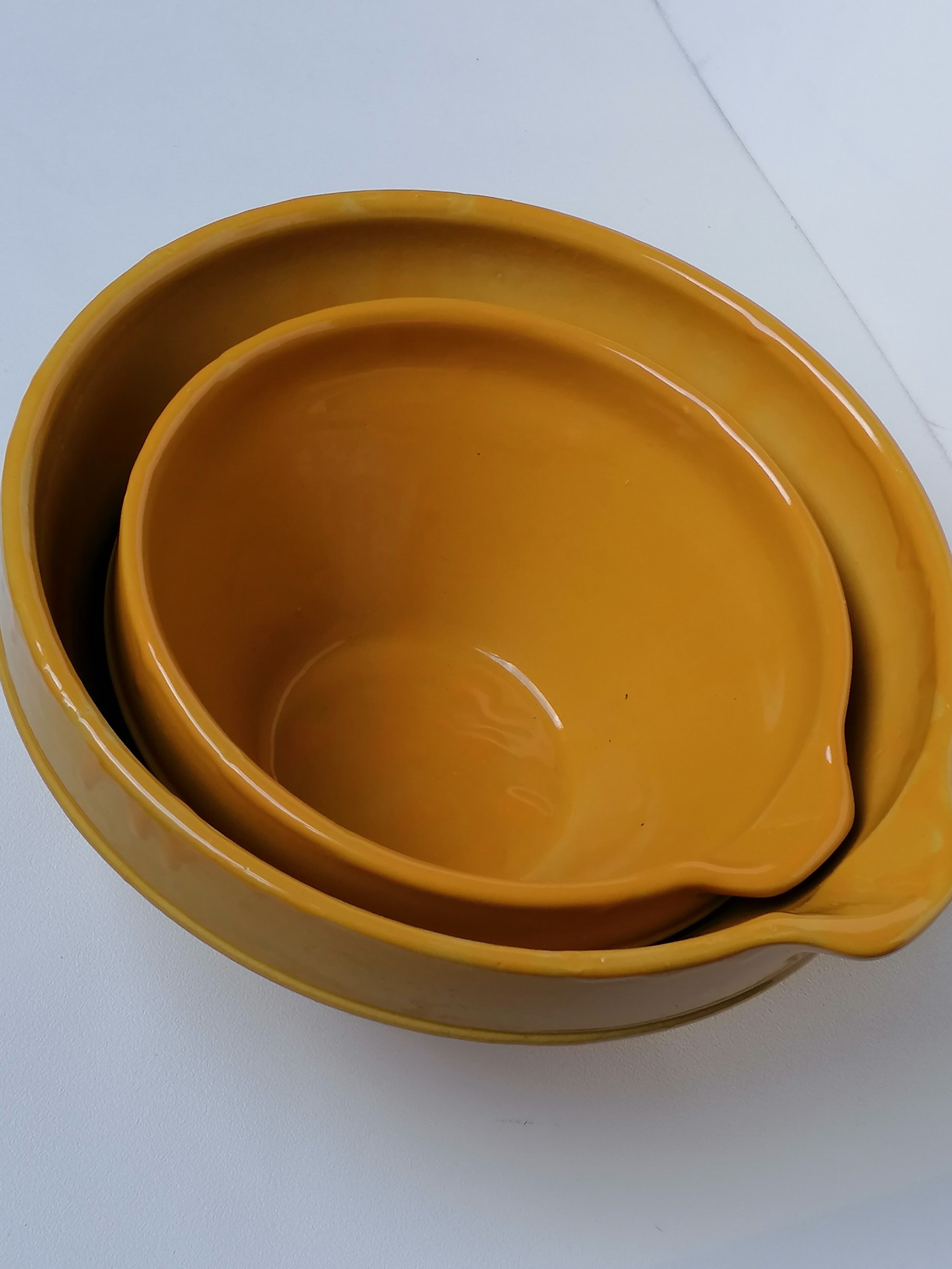 Lot of two sandstone bowls of Digoin 3l and 1.6l