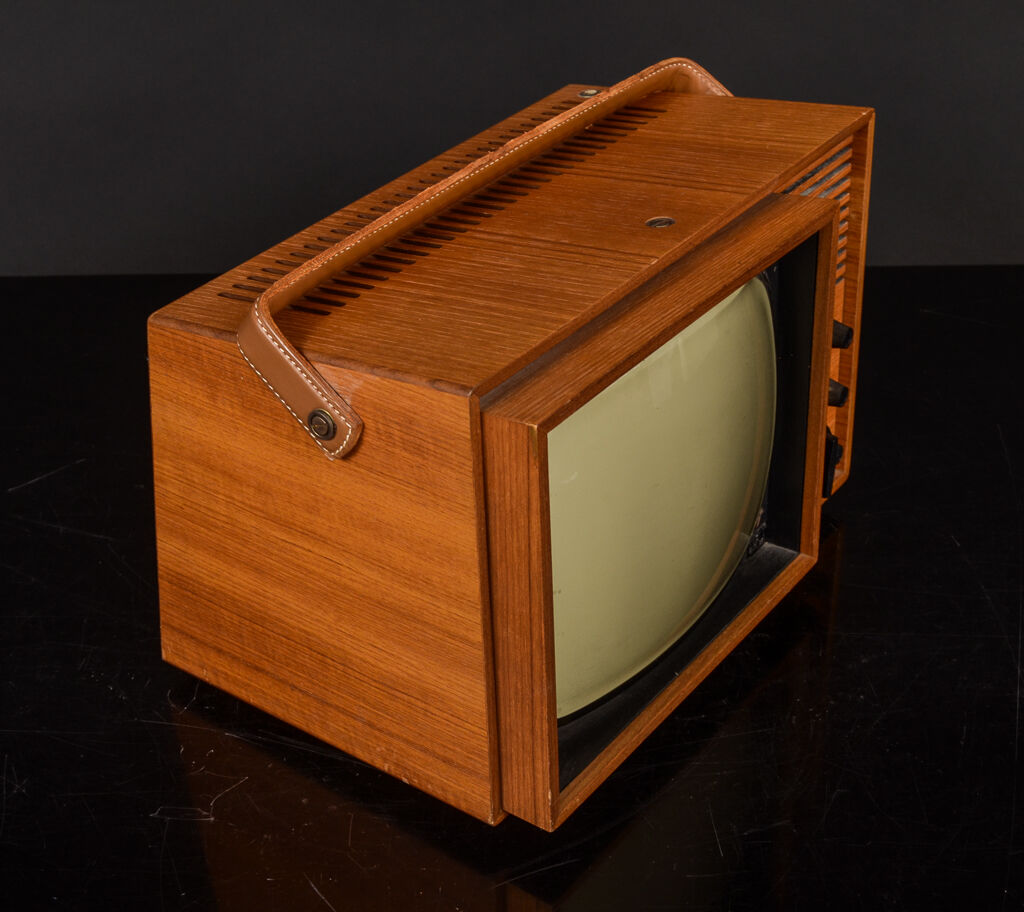 Vitage TV AGA 1960 TEAK Cabinet