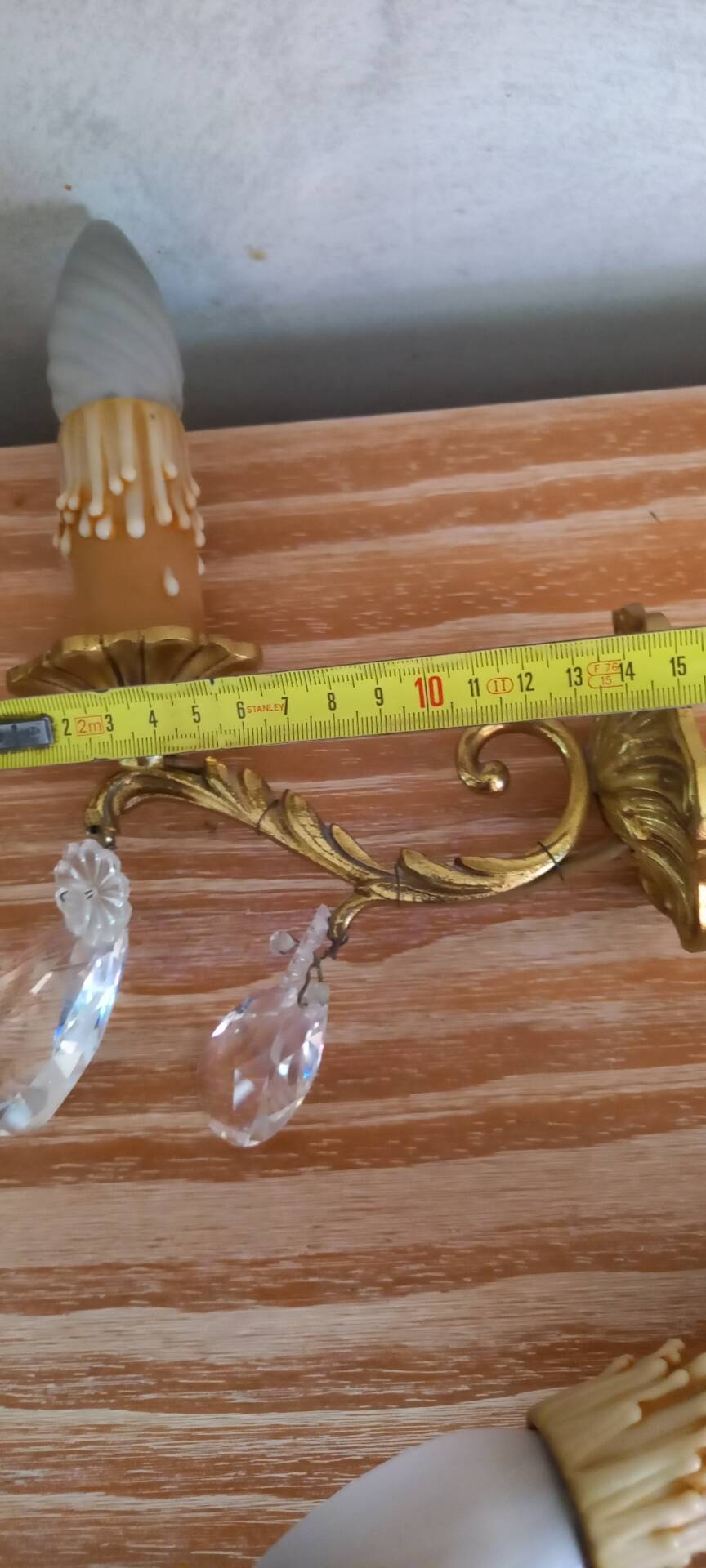 Anciennes appliques en bronze et cristal