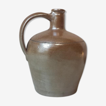 Sandstone pitcher