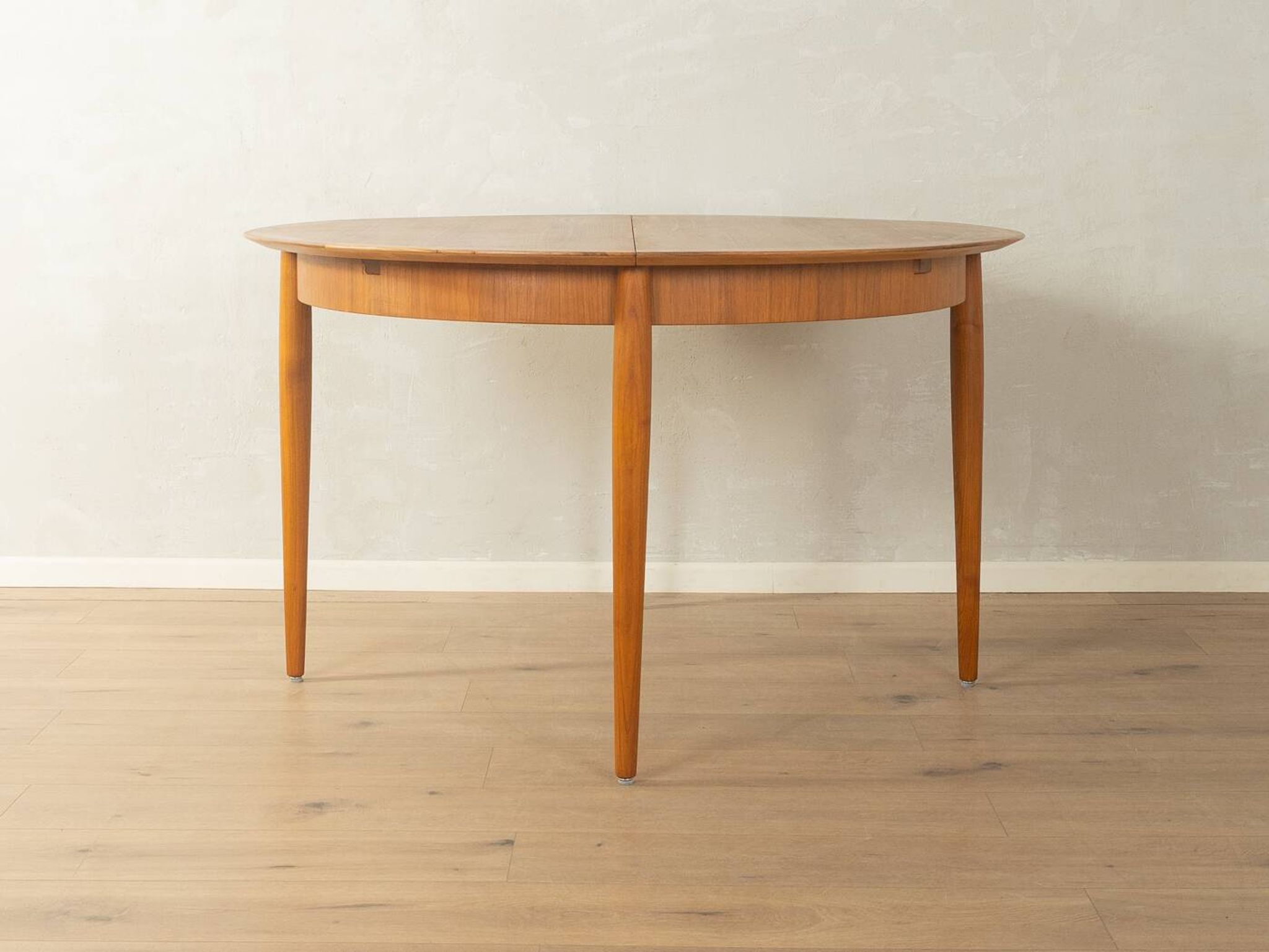 Round butterfly dining table by Lübke, 1960s, teak