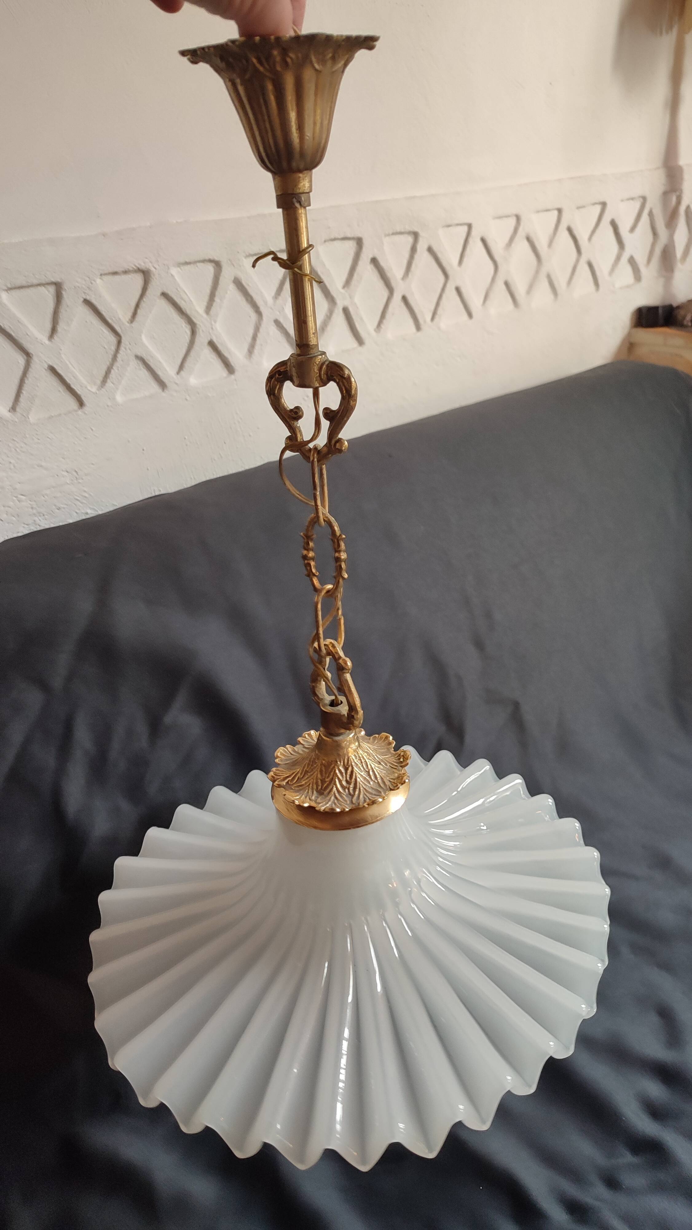 Round pendant light in pleated semi-opaque glass