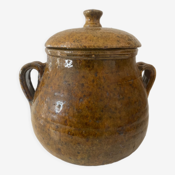 Pot with ocher enamelled lid