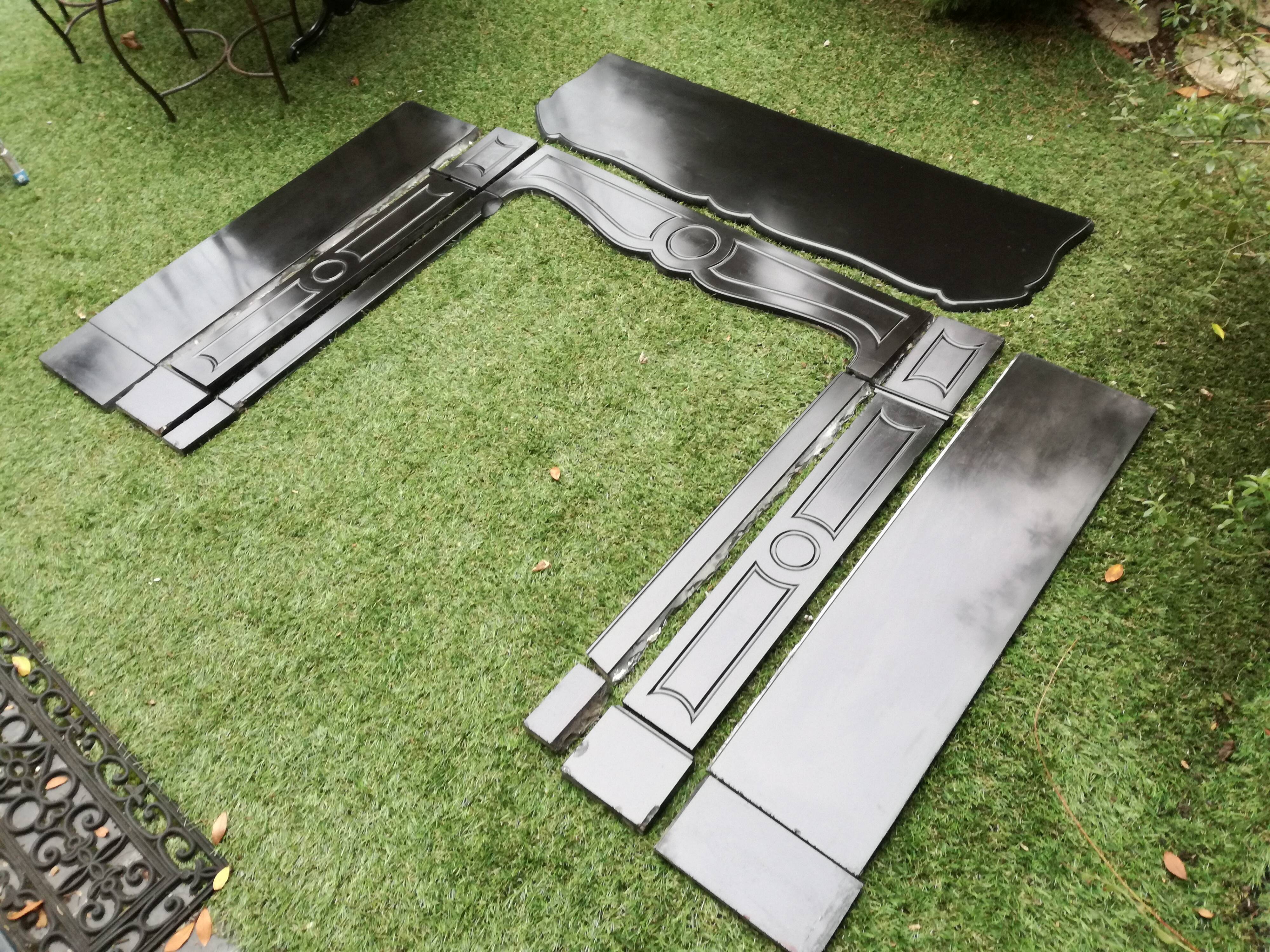 Pompadour fireplace in black marble nineteenth century.