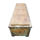 Ancien frigo de bateau devenu coffre de decoration