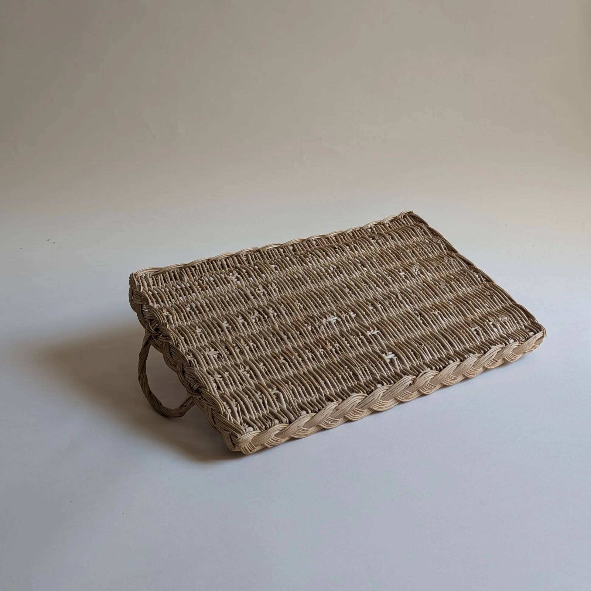 Plateau en osier rectangulaire