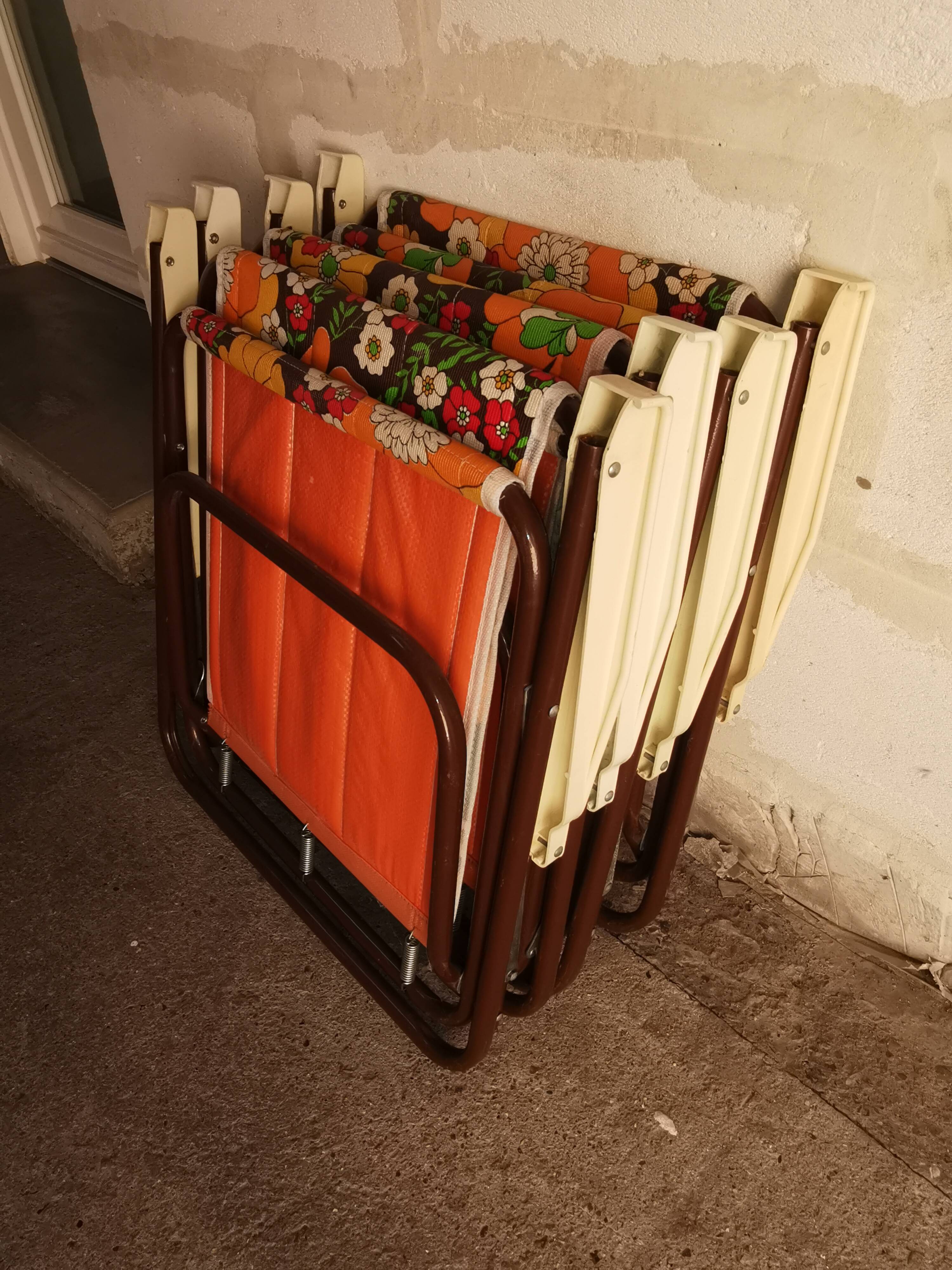 set of 4 beautiful vintage 70's Orange flower camping chairs. folding folding
