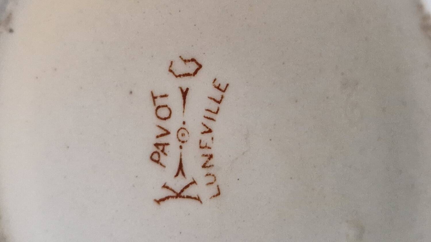 Earthenware pocket emptier