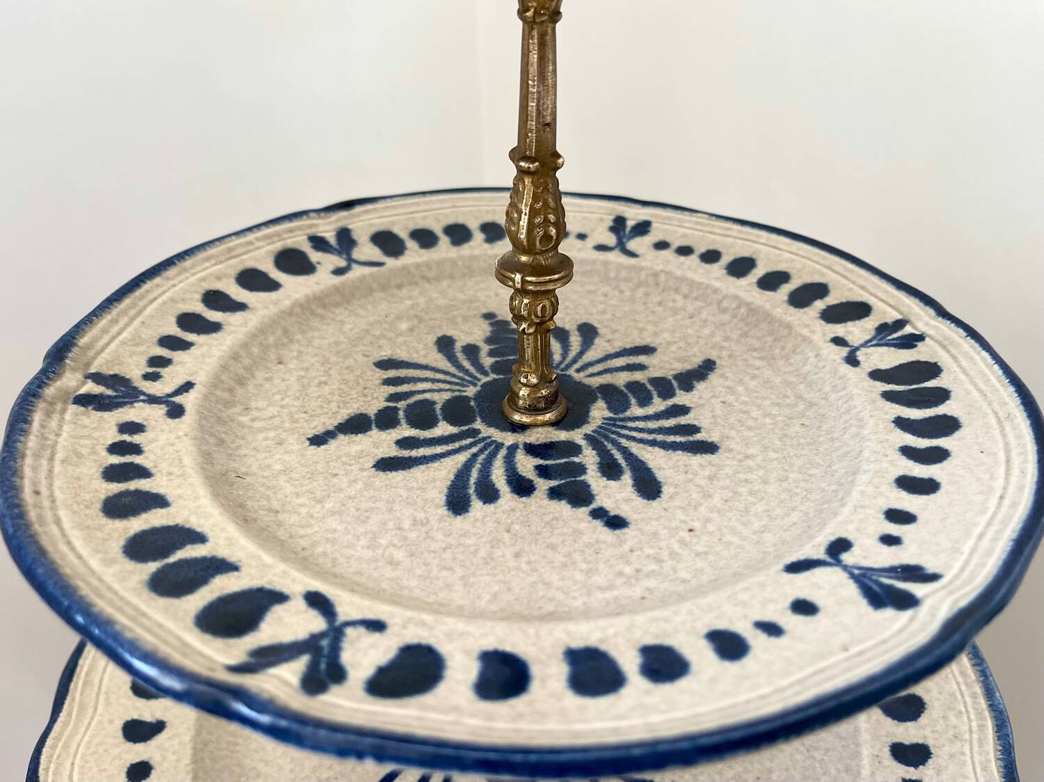 Pornic earthenware display stand.