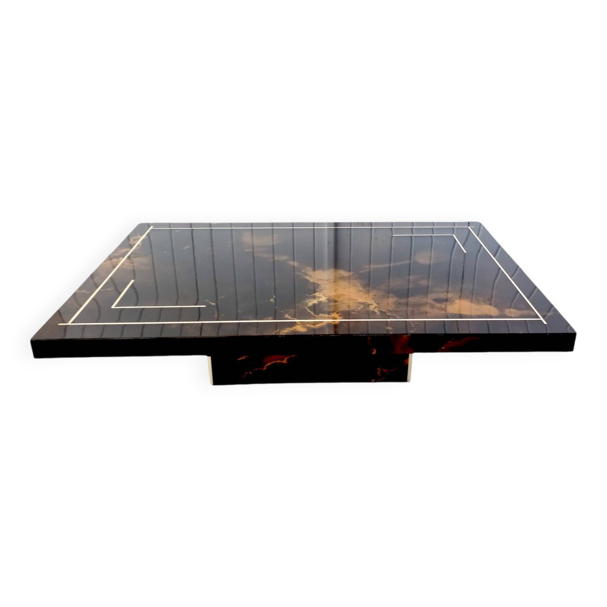 Table basse laquée à décor solaire