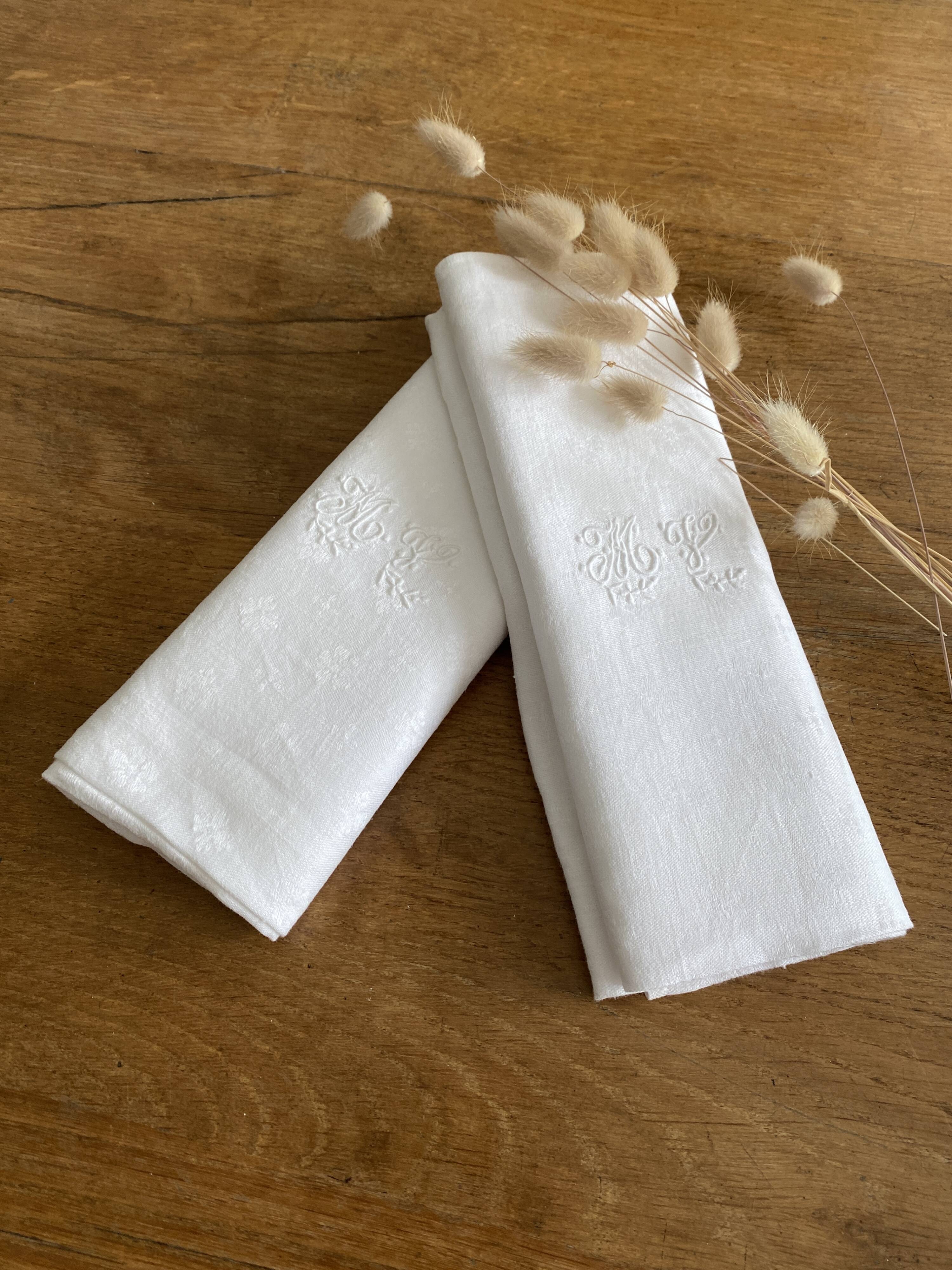 Set of 2 old napkins