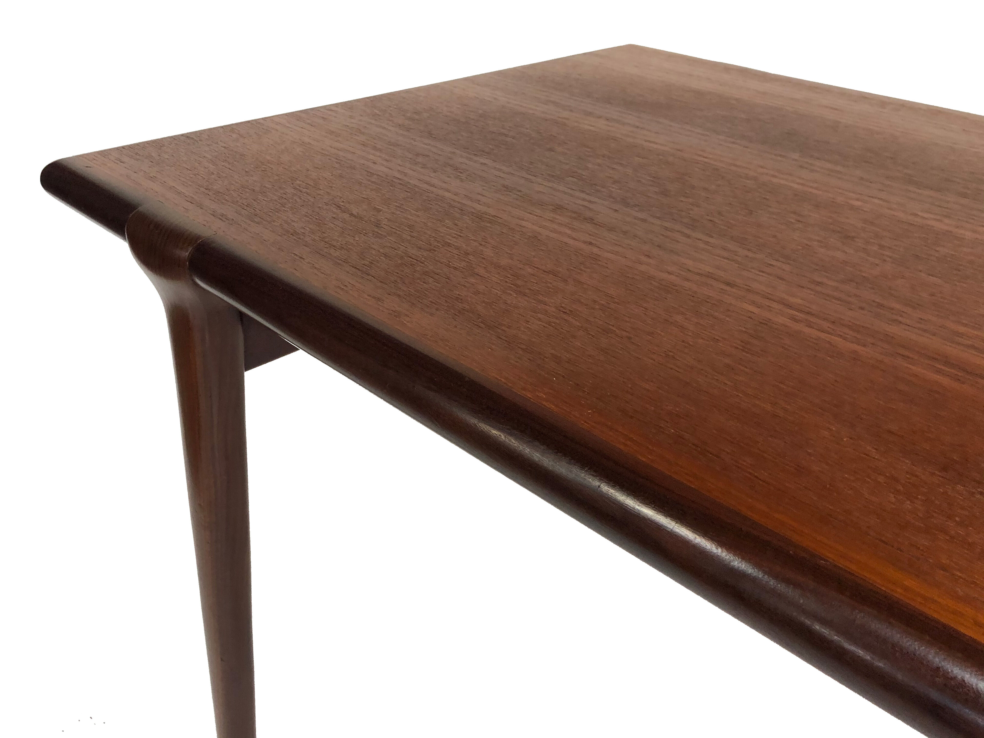 Table à manger vintage Topform en teck massif extensible 1960