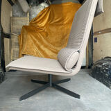 B&B Italia swiveling chair in beige hopsack