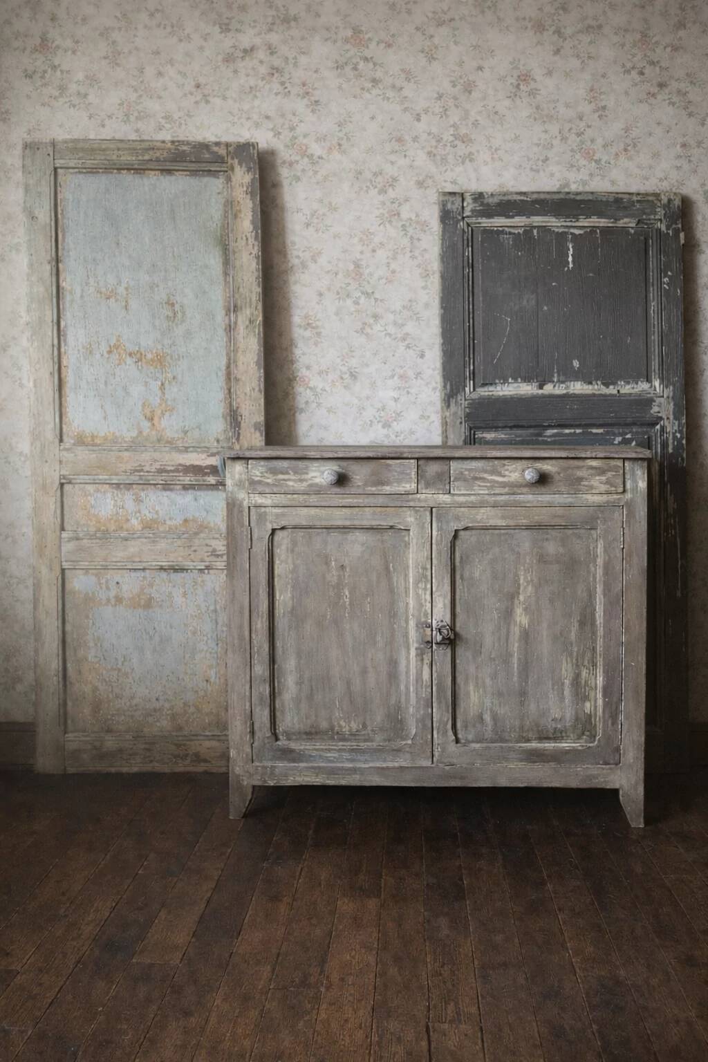 Parisian buffet in beech from the early 20th century with an antique finish.