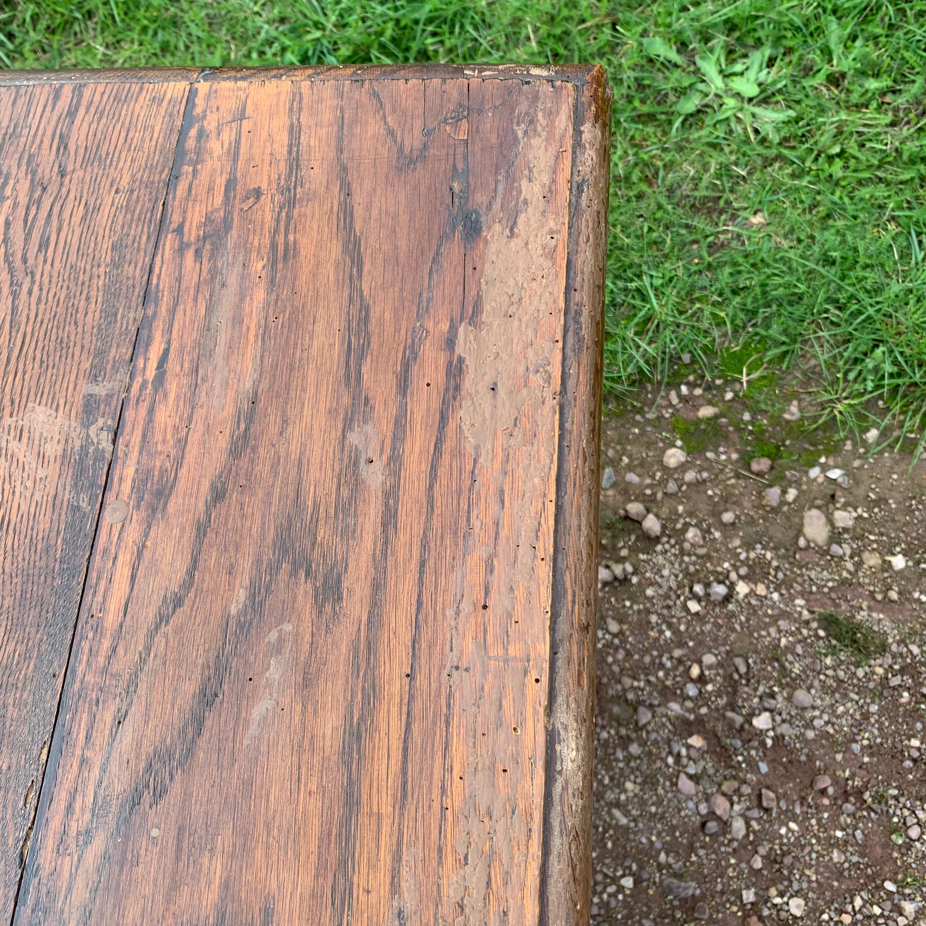 Farm table