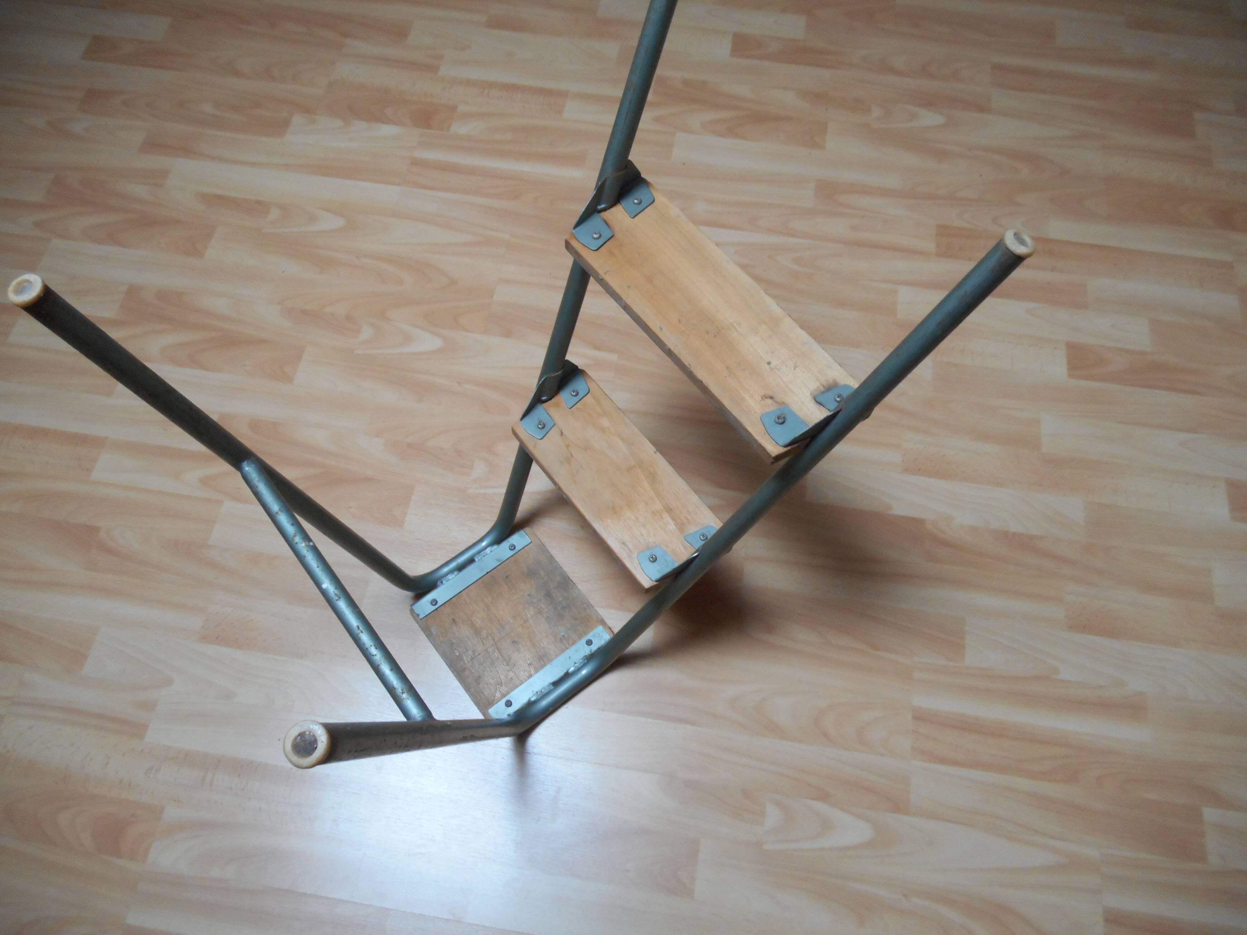 Three stool works undue ad Hoc Bourgoin