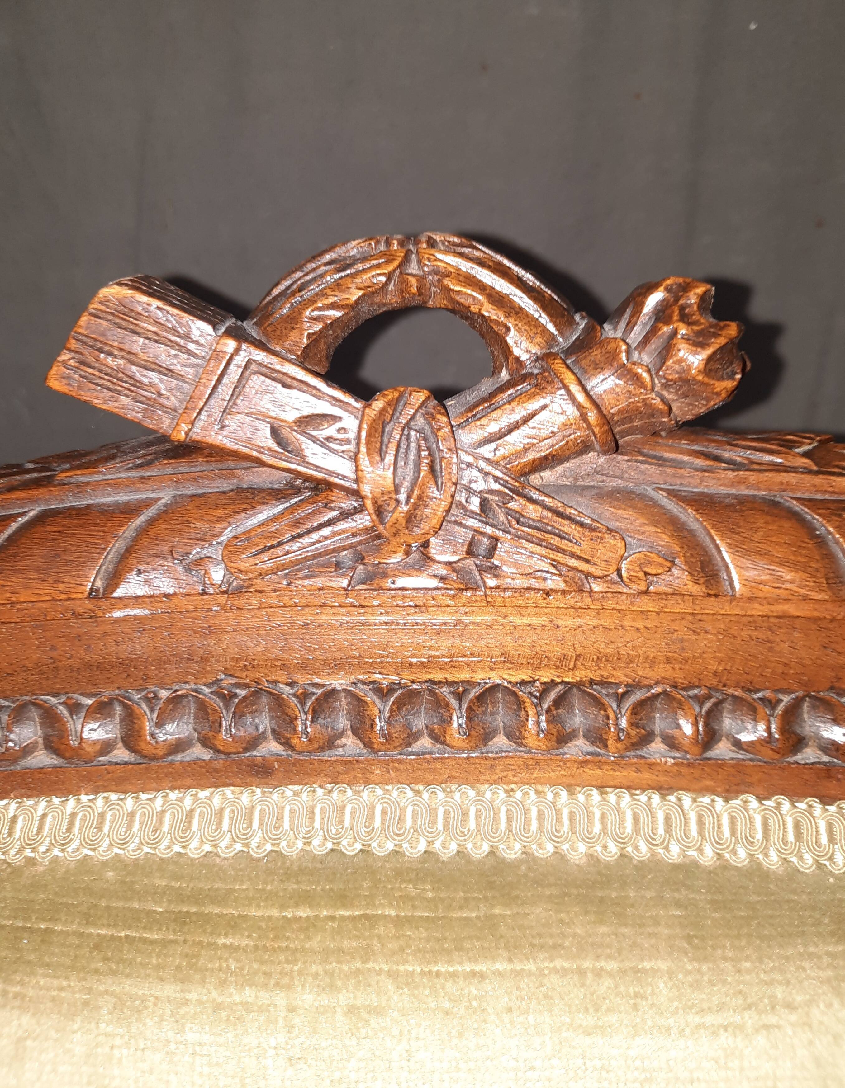 Paire de chaise en chêne et velour