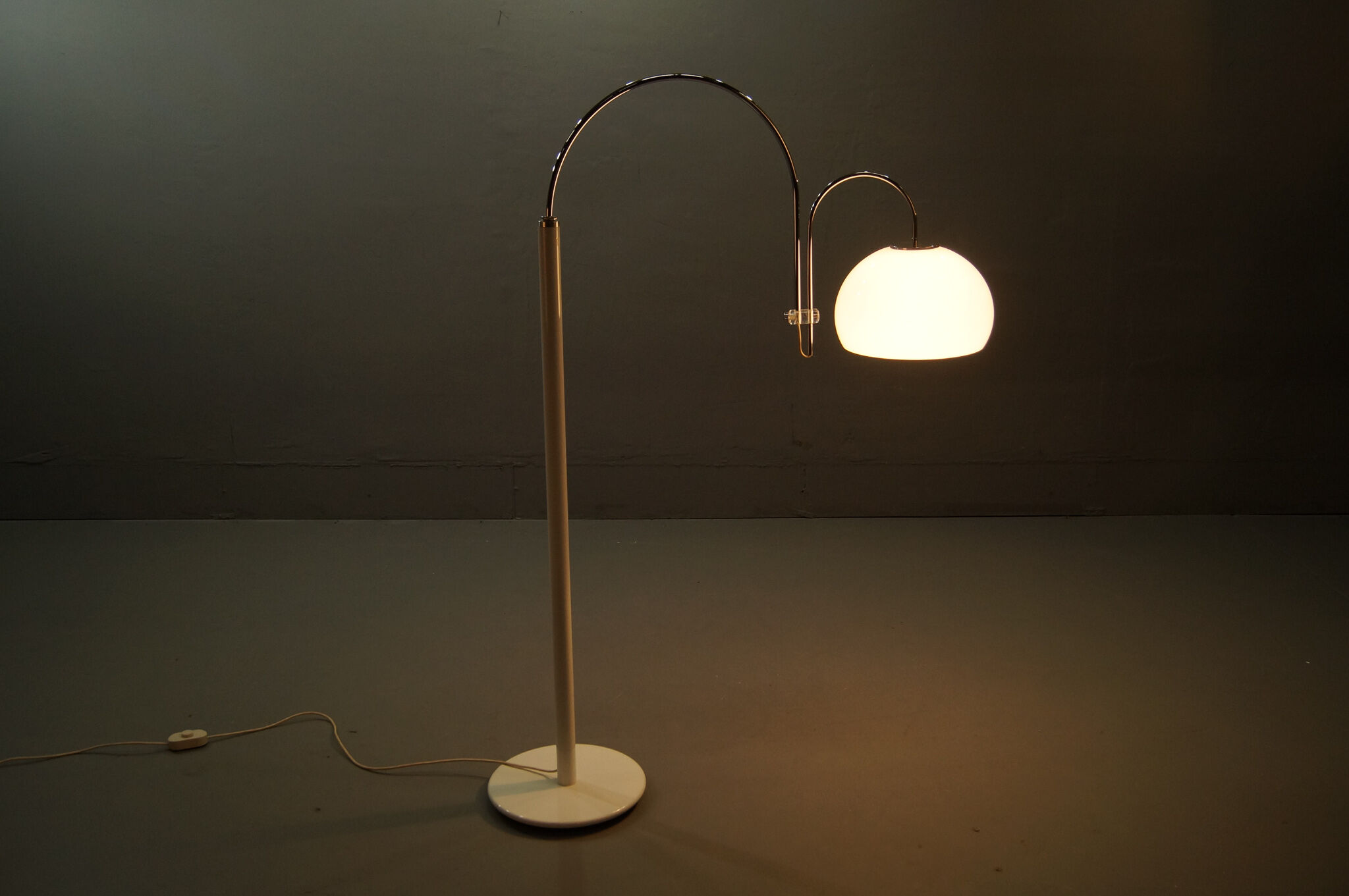 Artiforte Floorlamp    Italy, 1970's