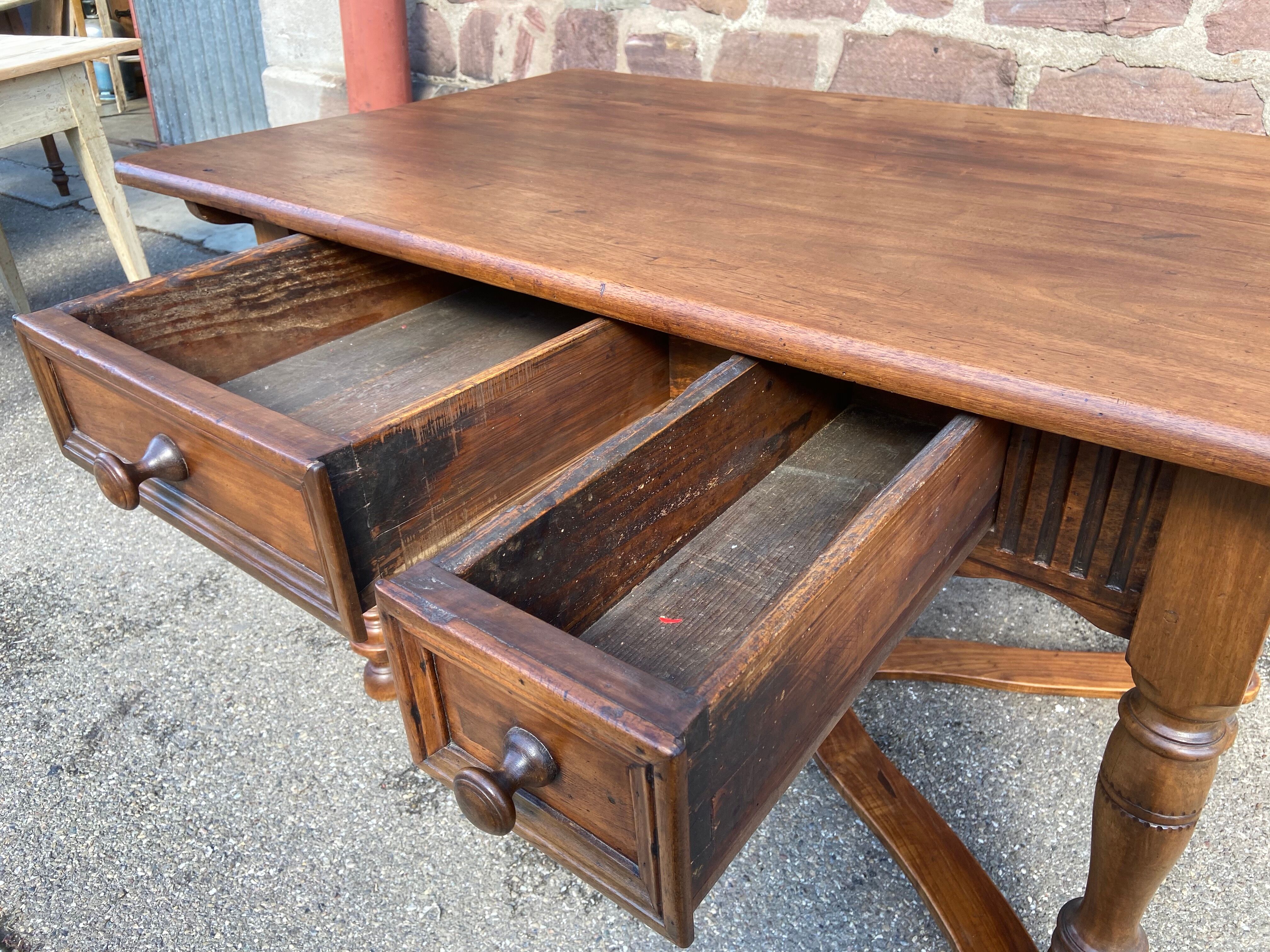 Alsatian farm table in vintage walnut 1850s