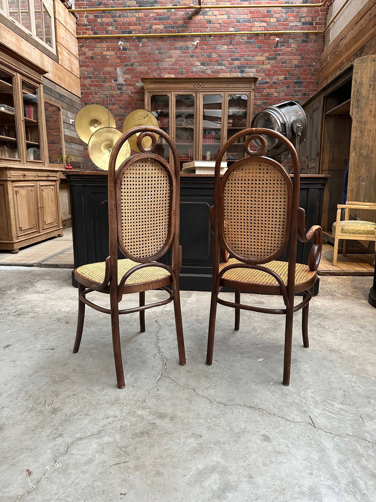 Thonet n°17 curved wooden armchair