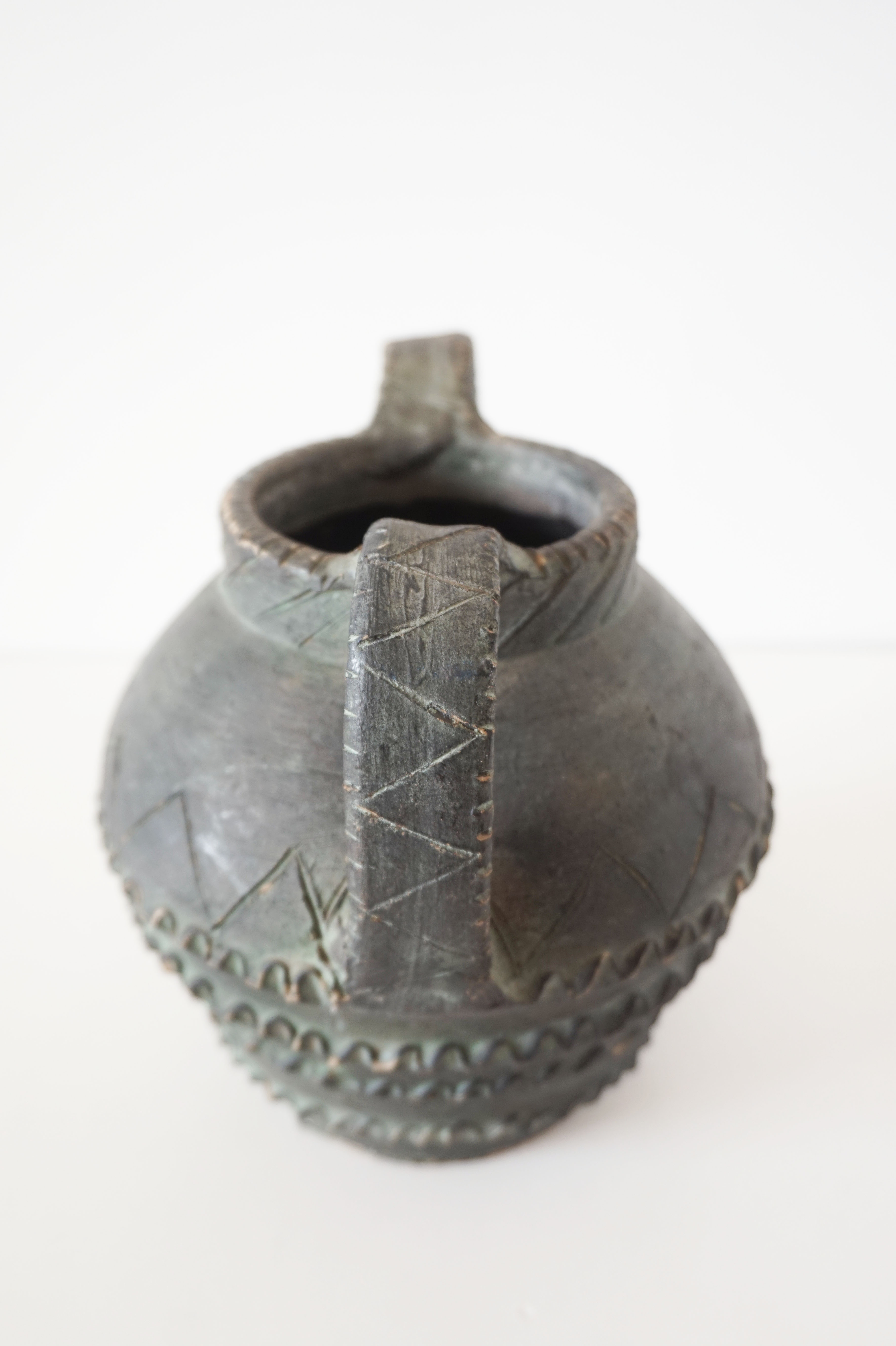 Vase with double handle in black sandstone