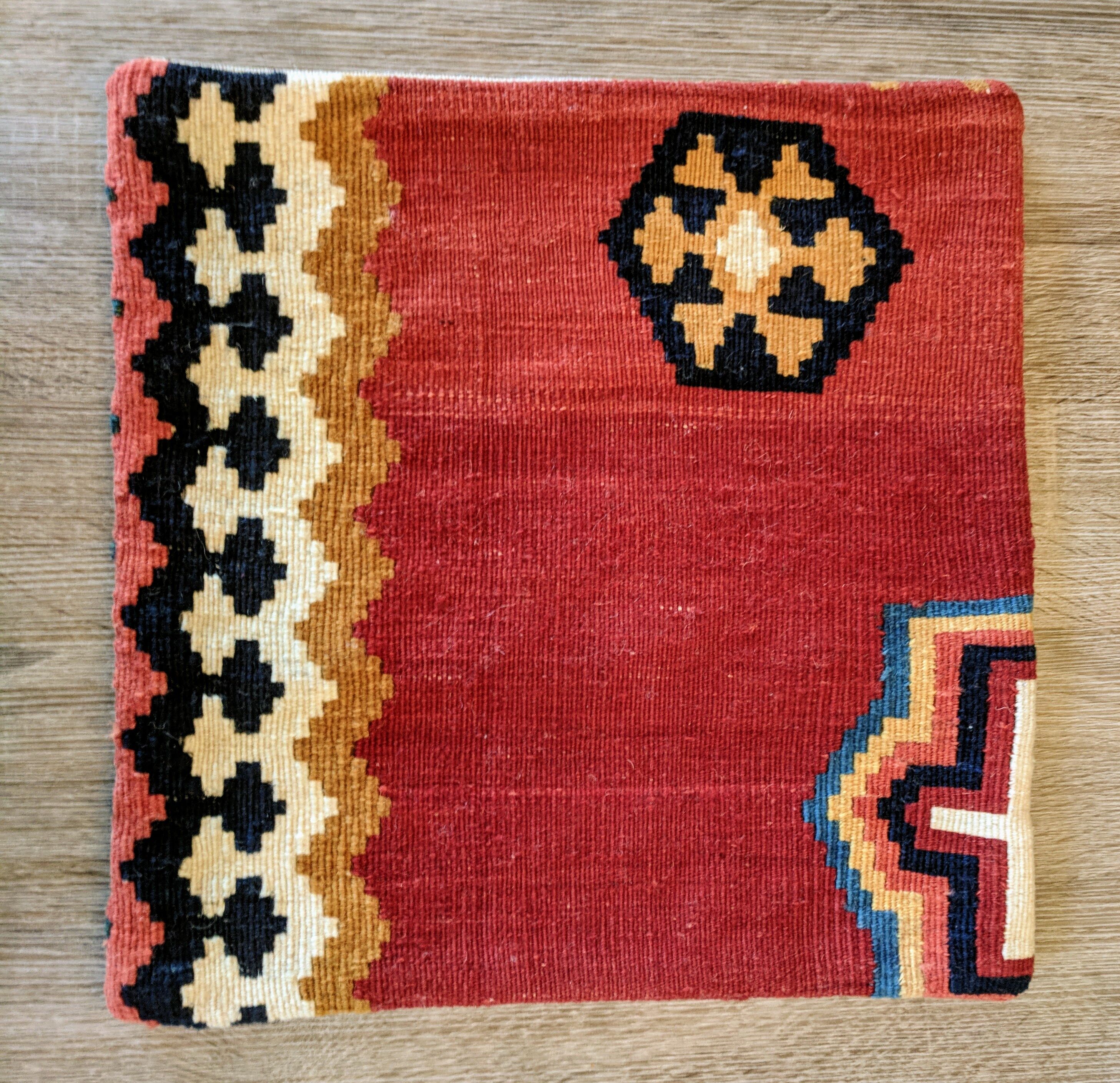 Coussins kilim d'origine iranienne