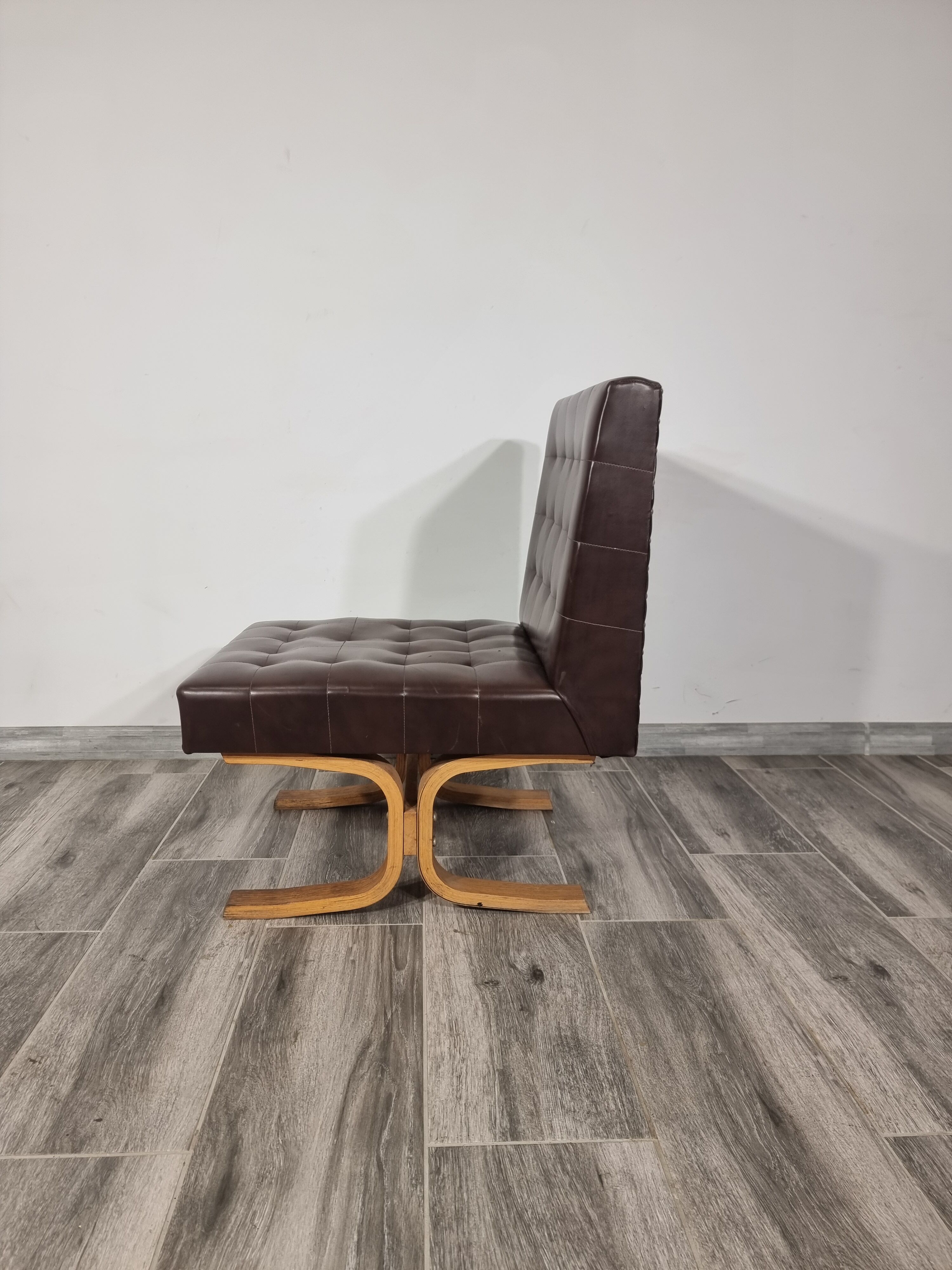 Fauteuil en cuir simple par Ludvik Volak