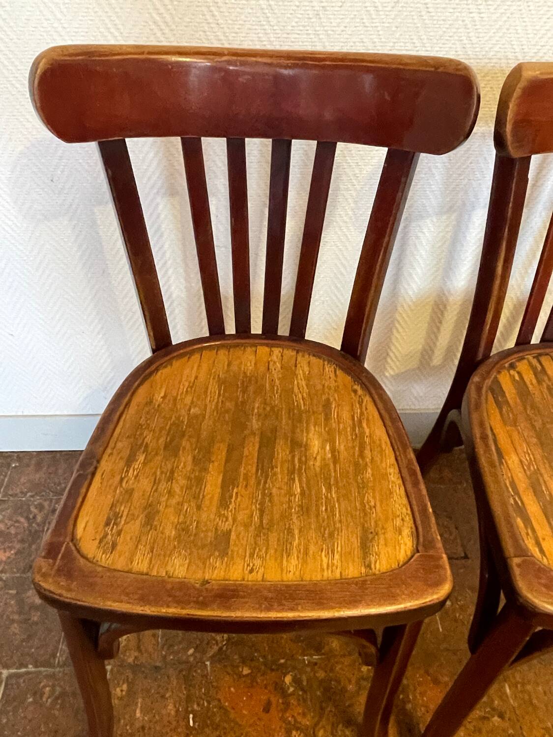 Chaises de bistrot Parisiennes