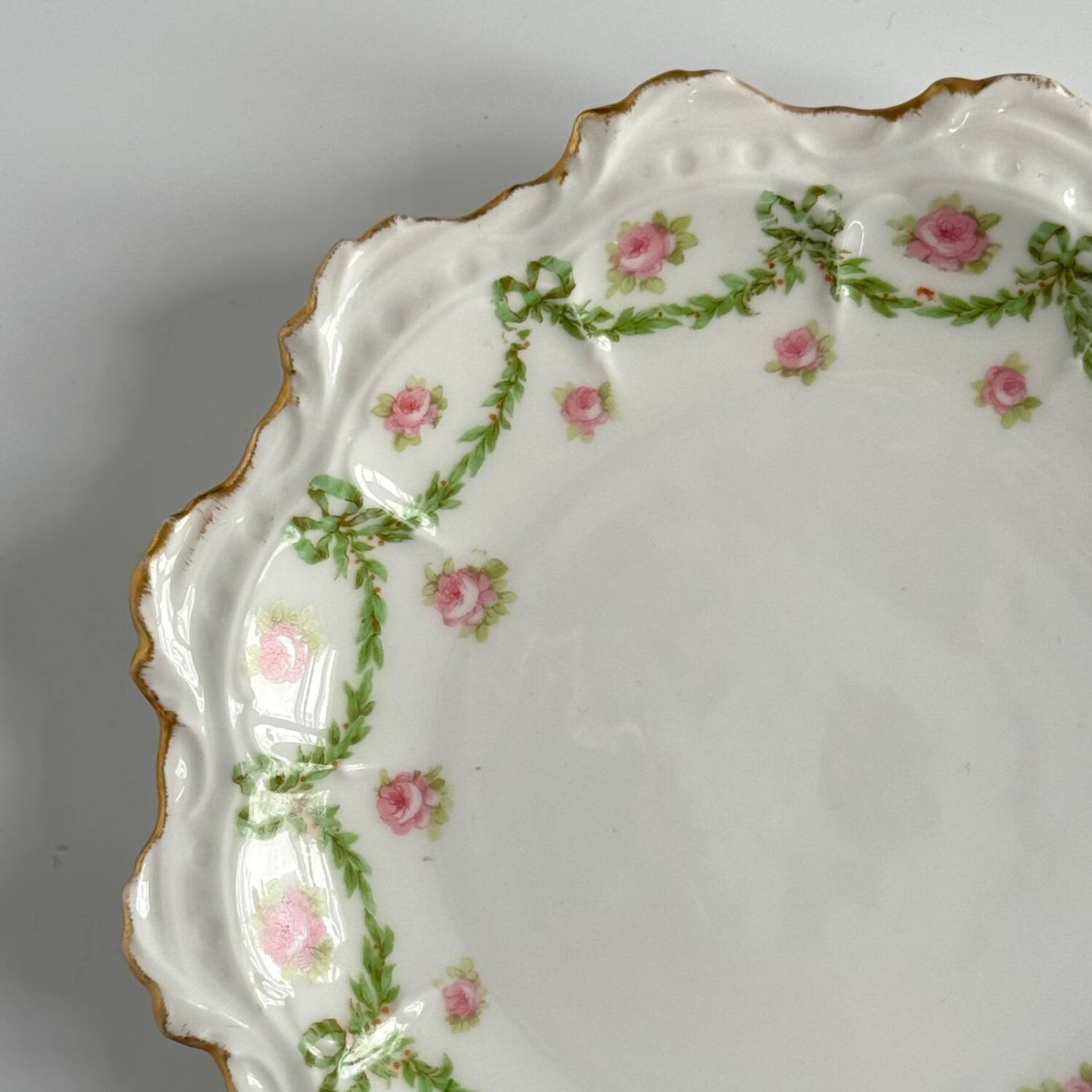 Plat à Gâteau et Assiettes à dessert Limoges | Rubans, Nœuds et Roses