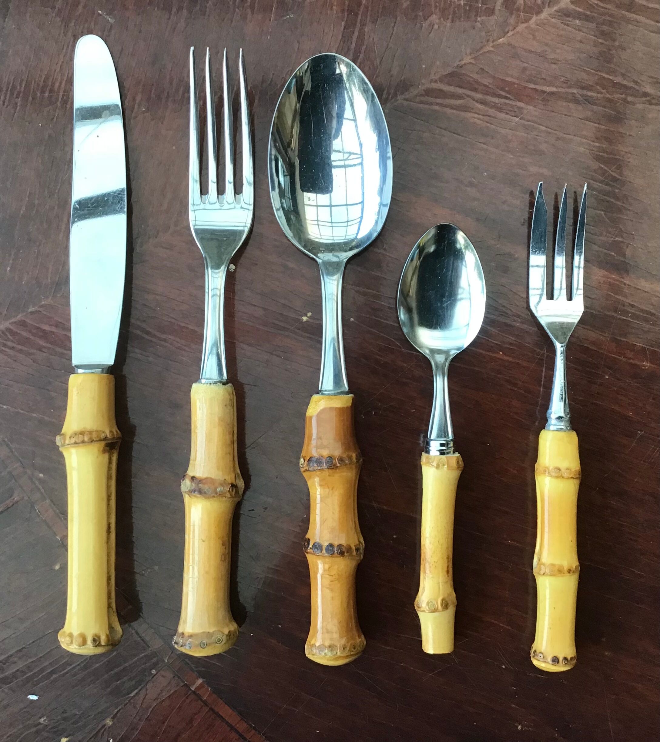 Housewife of cutlery with bamboo sleeves 30 pieces