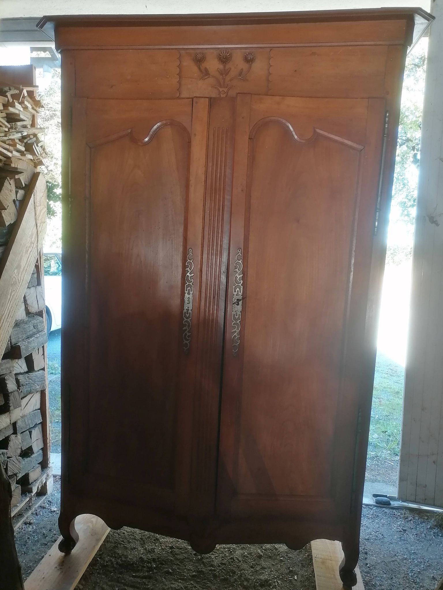 Armoire provençale style Louis XV