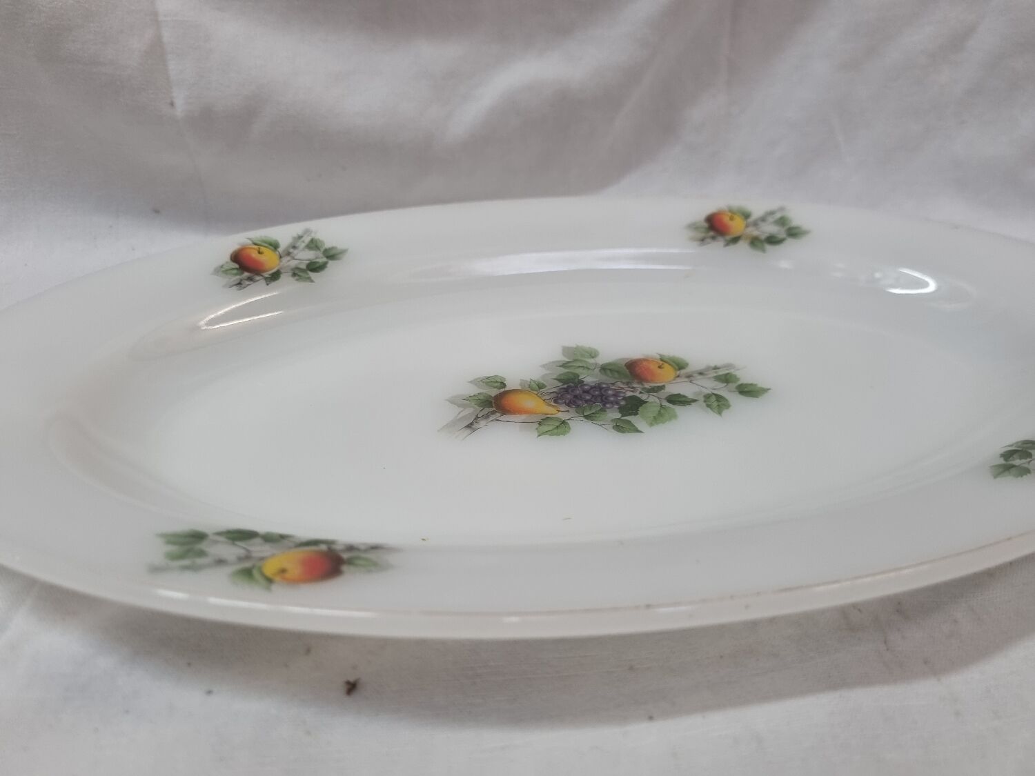 Arcopal fruit serving dish