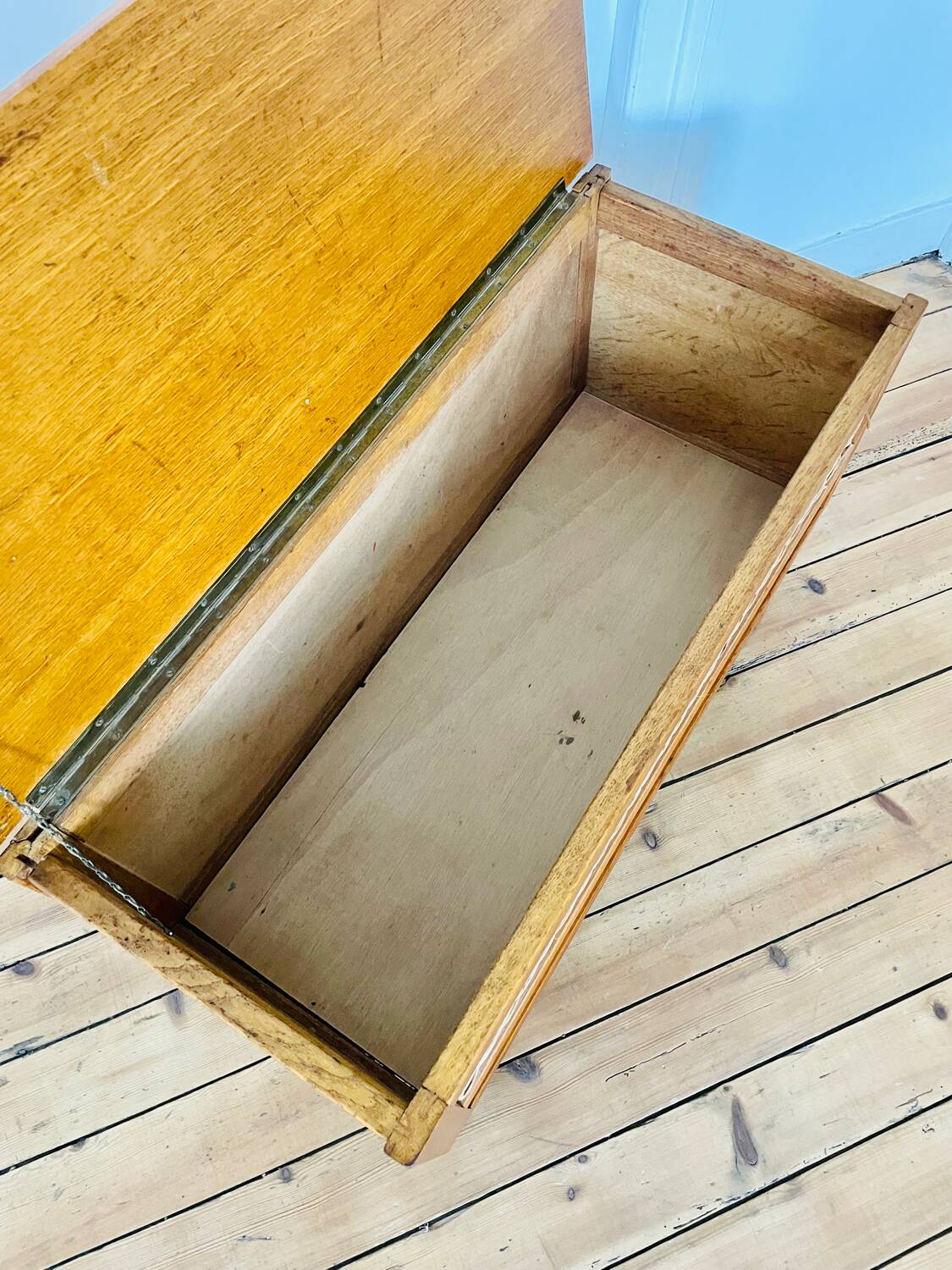 Vintage storage chest in wood and woven rattan