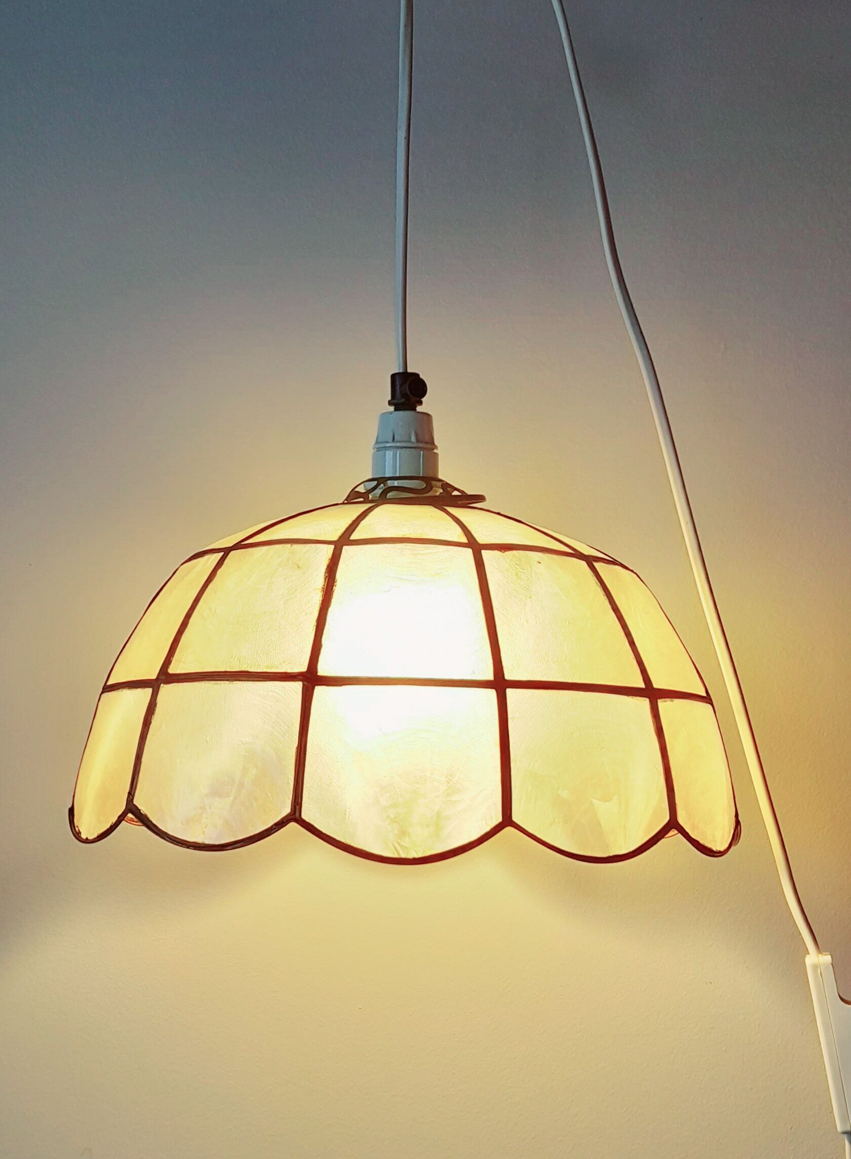 Lampshade in mother-of-pearl and brass