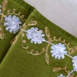 Suite of 8 olive green napkins embroidered vintage flowers 50s