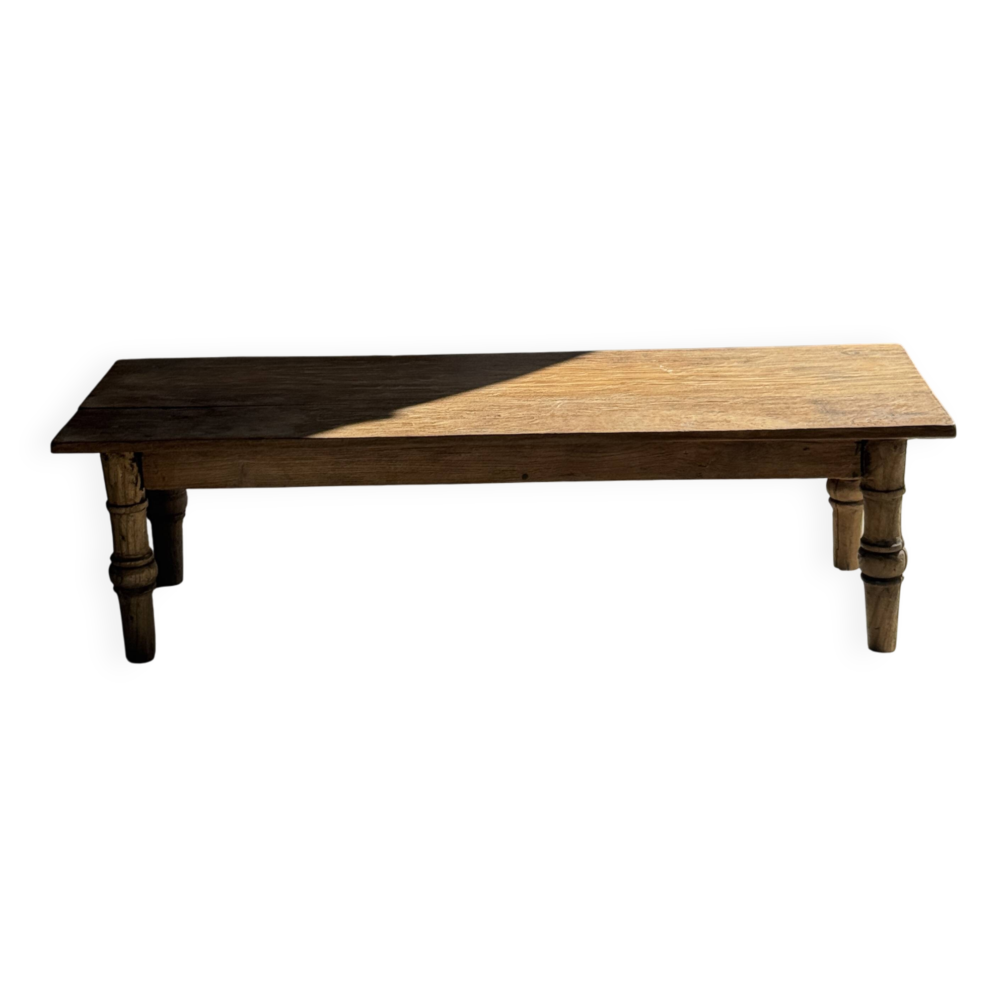 Brown Indonesian teak coffee table, with a border and cylindrical legs H40 L103.