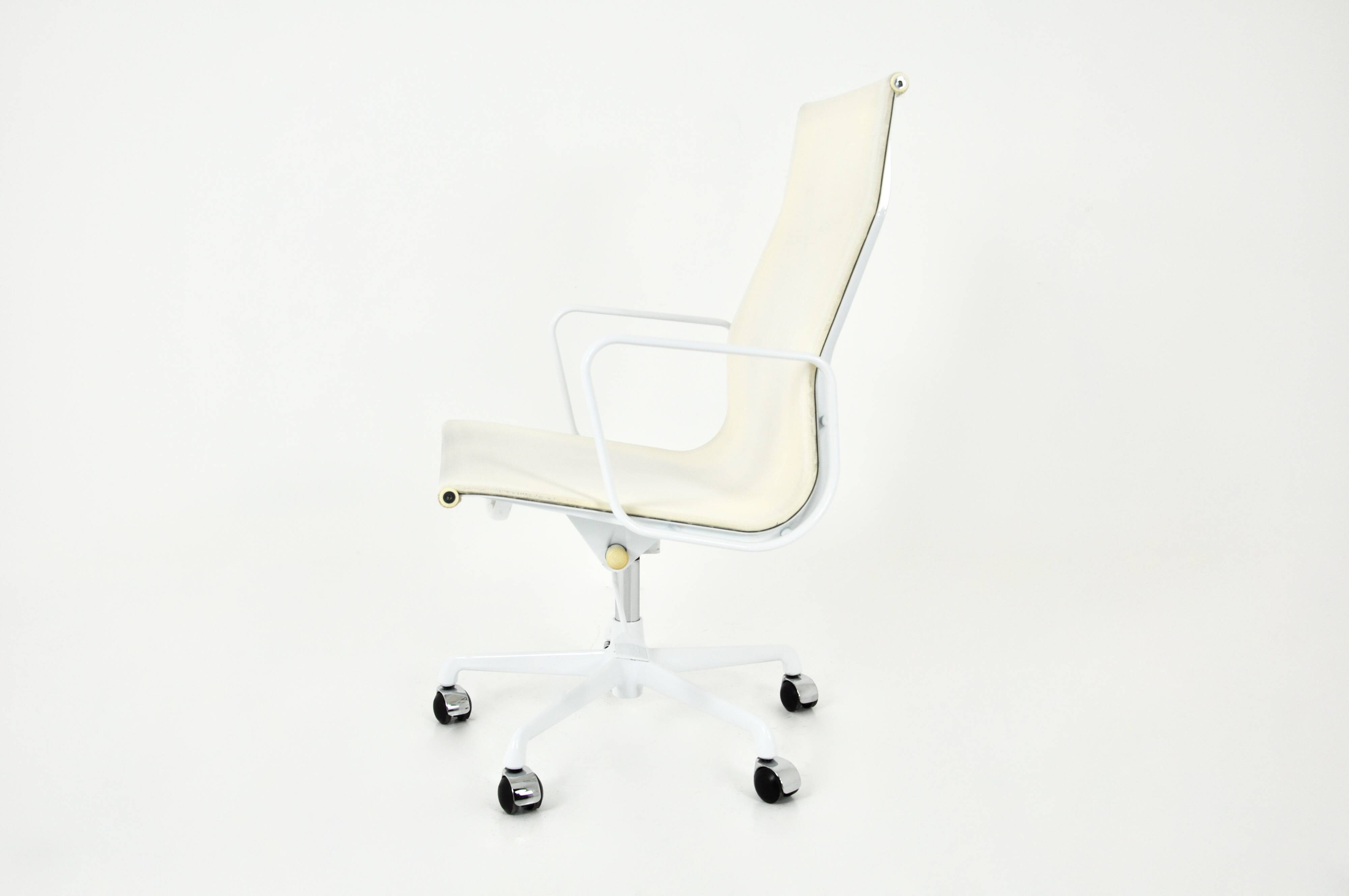 Office chair by Charles & Ray Eames for ICF, 1970