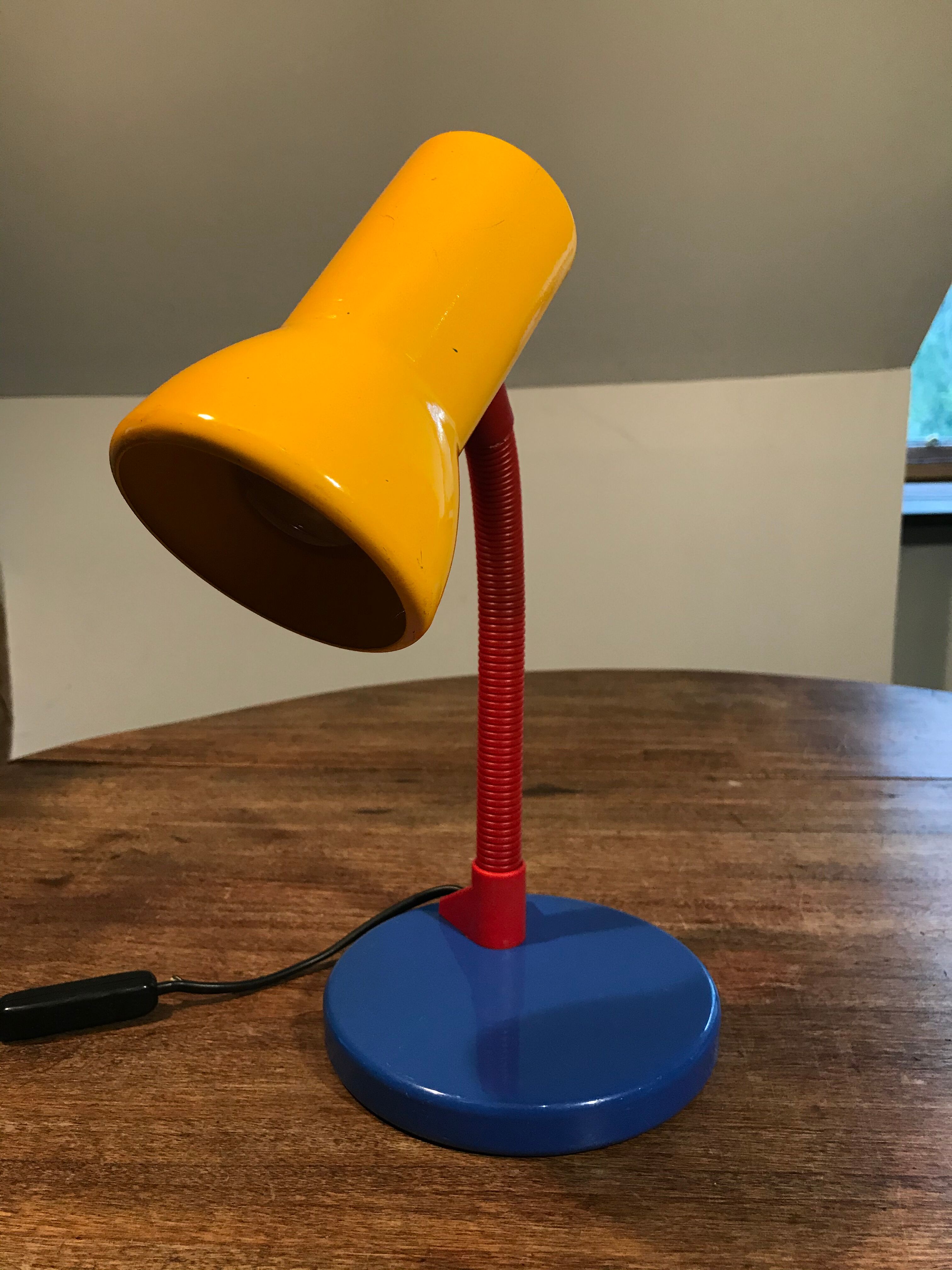 Memphis style lamp